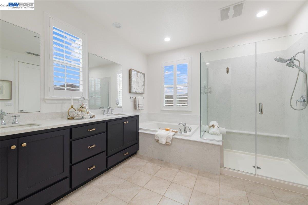 Detail Gallery Image 13 of 38 For 4026 Chalk Hill Way, Dublin,  CA 94568 - 3 Beds | 2/1 Baths