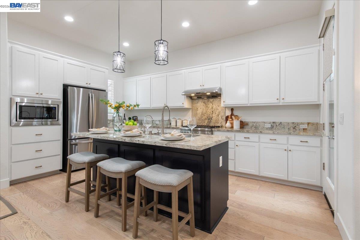 Detail Gallery Image 6 of 38 For 4026 Chalk Hill Way, Dublin,  CA 94568 - 3 Beds | 2/1 Baths