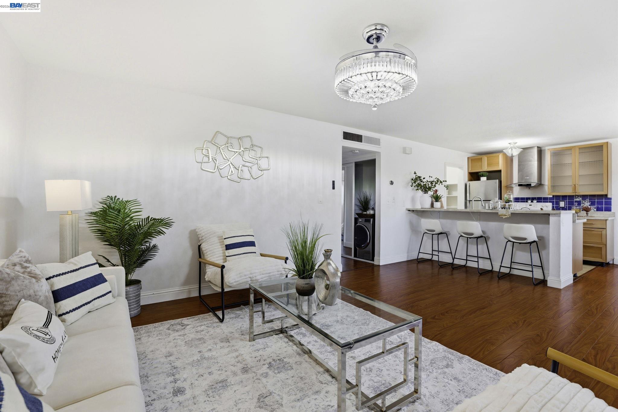 Photo #5: 41125977 Listing: Photo #5