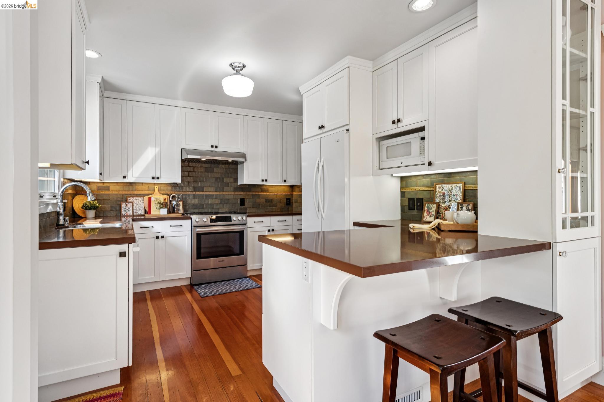 Detail Gallery Image 18 of 59 For 1622 Scenic Ave, Berkeley,  CA 94709 - 3 Beds | 2 Baths