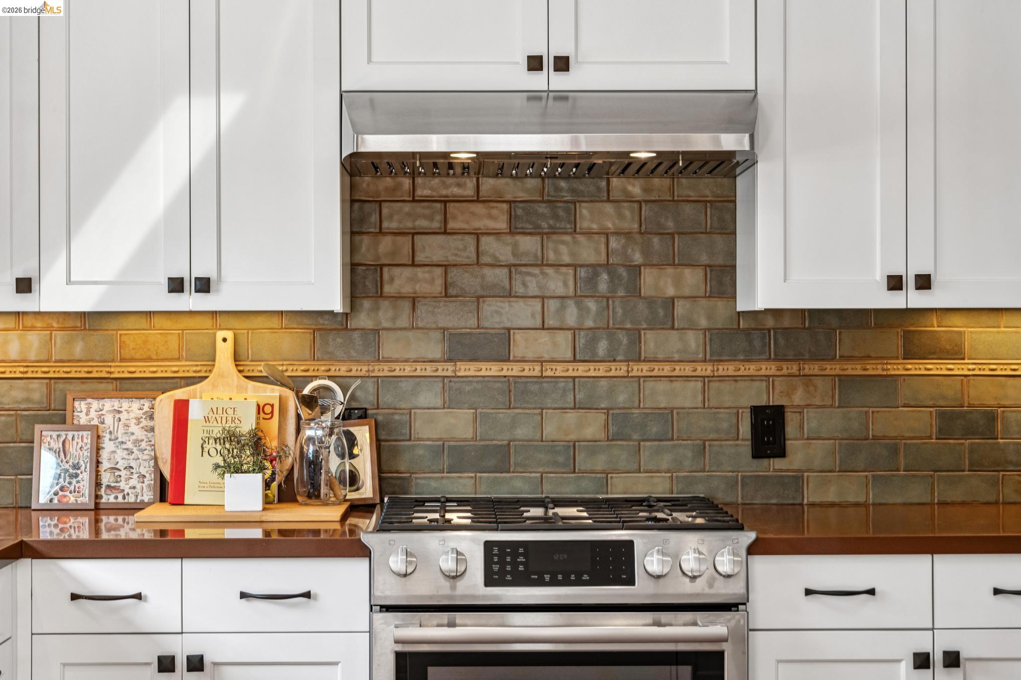 Detail Gallery Image 22 of 59 For 1622 Scenic Ave, Berkeley,  CA 94709 - 3 Beds | 2 Baths