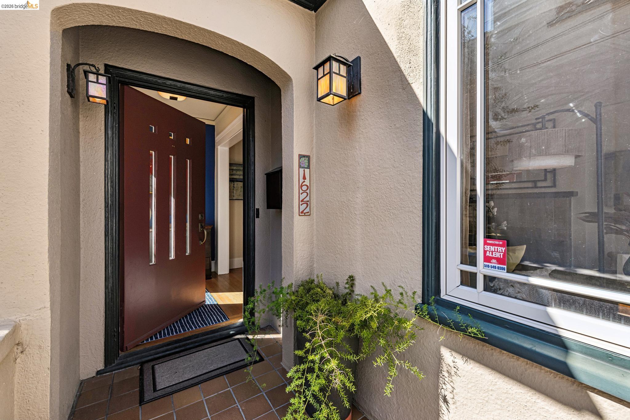 Detail Gallery Image 4 of 59 For 1622 Scenic Ave, Berkeley,  CA 94709 - 3 Beds | 2 Baths