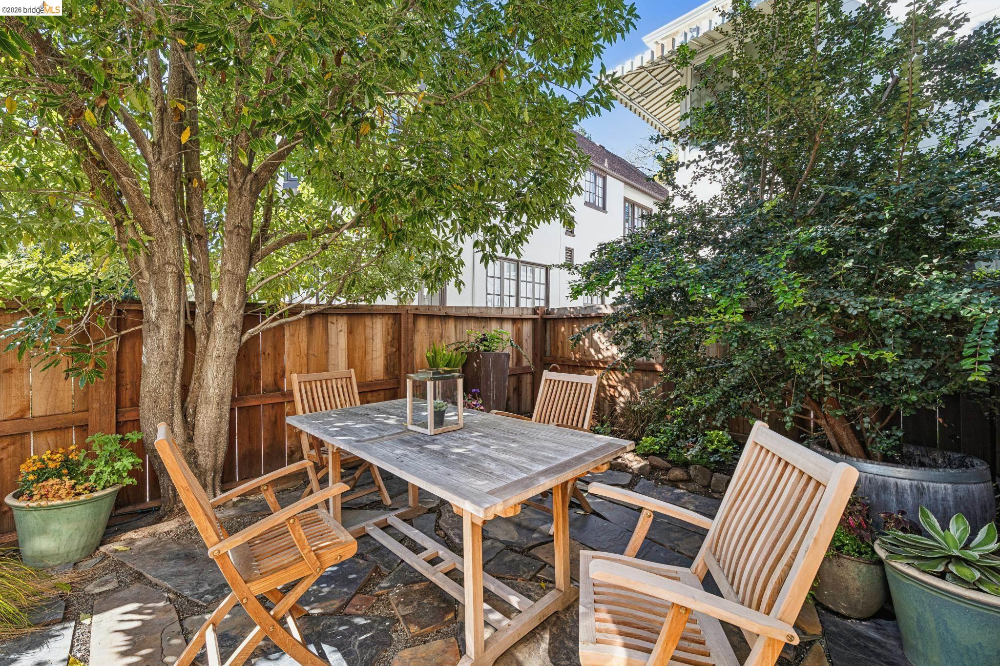 Detail Gallery Image 36 of 59 For 1622 Scenic Ave, Berkeley,  CA 94709 - 3 Beds | 2 Baths