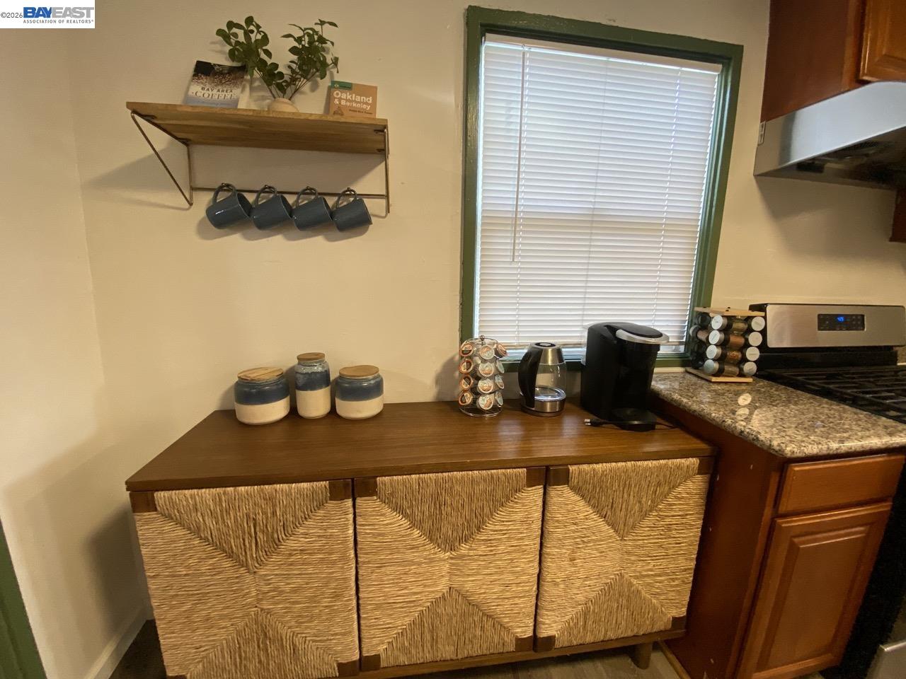 Detail Gallery Image 8 of 25 For 2639 Harold St, Oakland,  CA 94602 - 2 Beds | 1/1 Baths