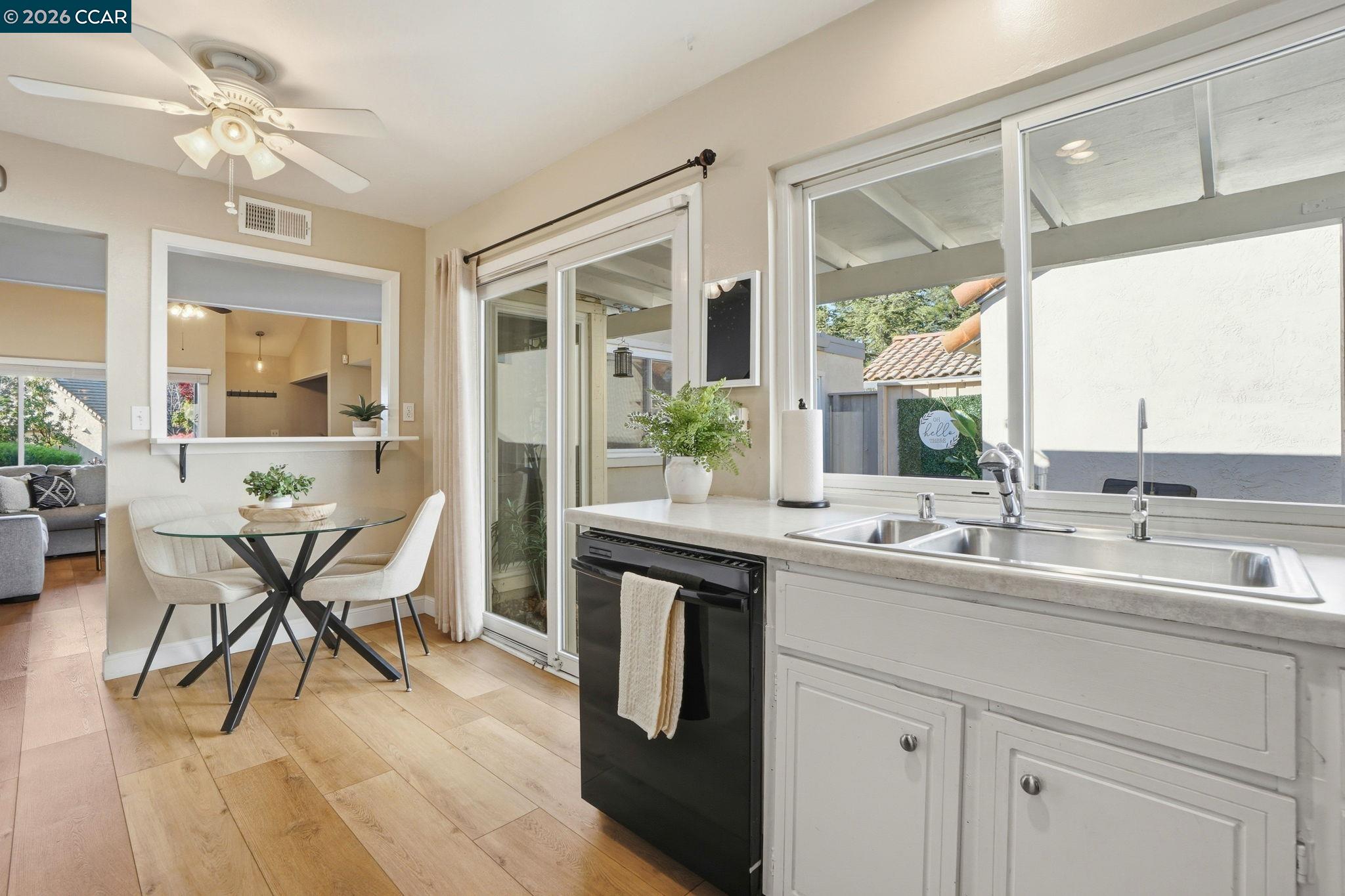 Detail Gallery Image 11 of 39 For 4 Mt Wilson Way, Clayton,  CA 94517 - 2 Beds | 2 Baths