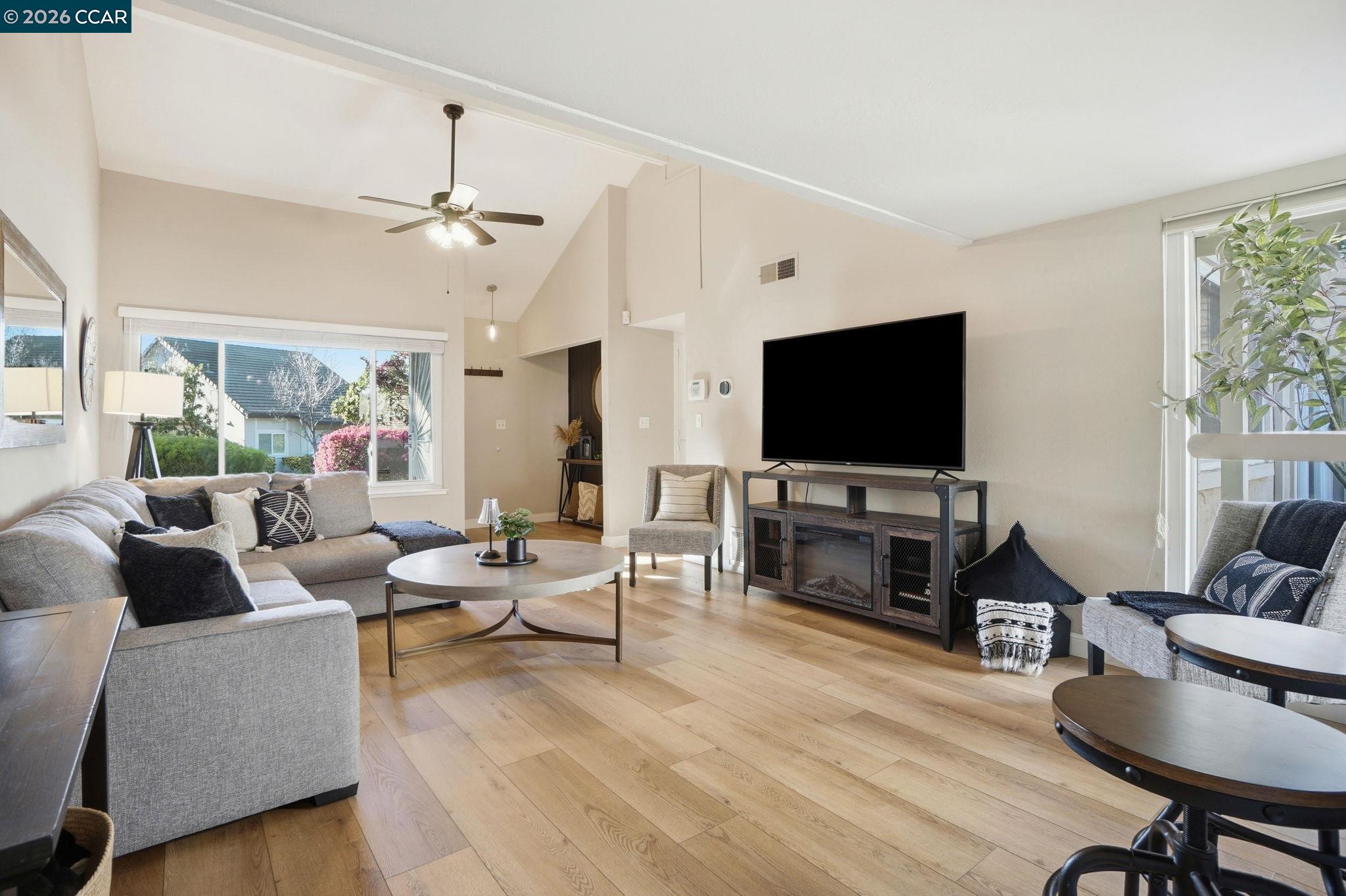 Detail Gallery Image 8 of 39 For 4 Mt Wilson Way, Clayton,  CA 94517 - 2 Beds | 2 Baths