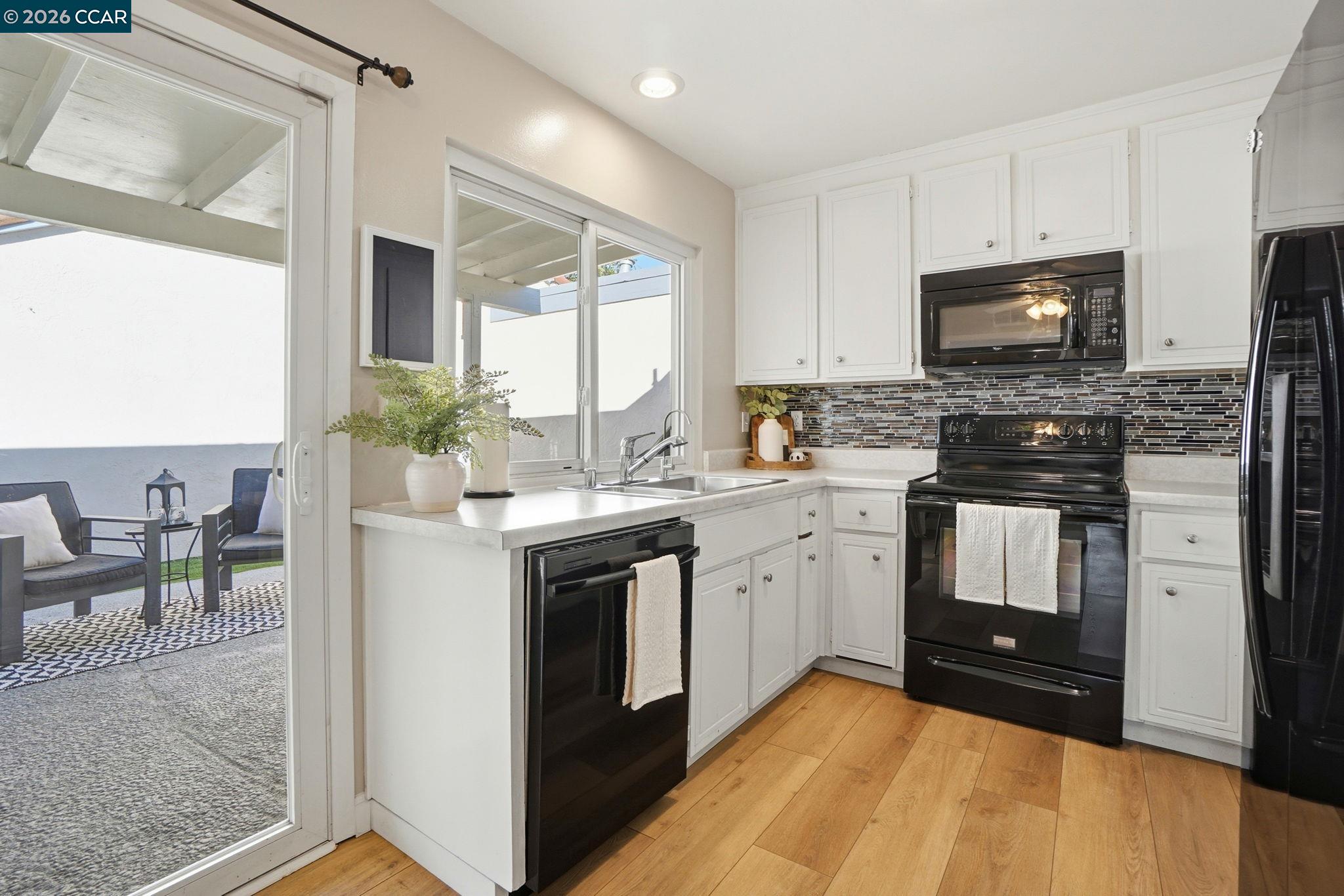 Detail Gallery Image 9 of 39 For 4 Mt Wilson Way, Clayton,  CA 94517 - 2 Beds | 2 Baths