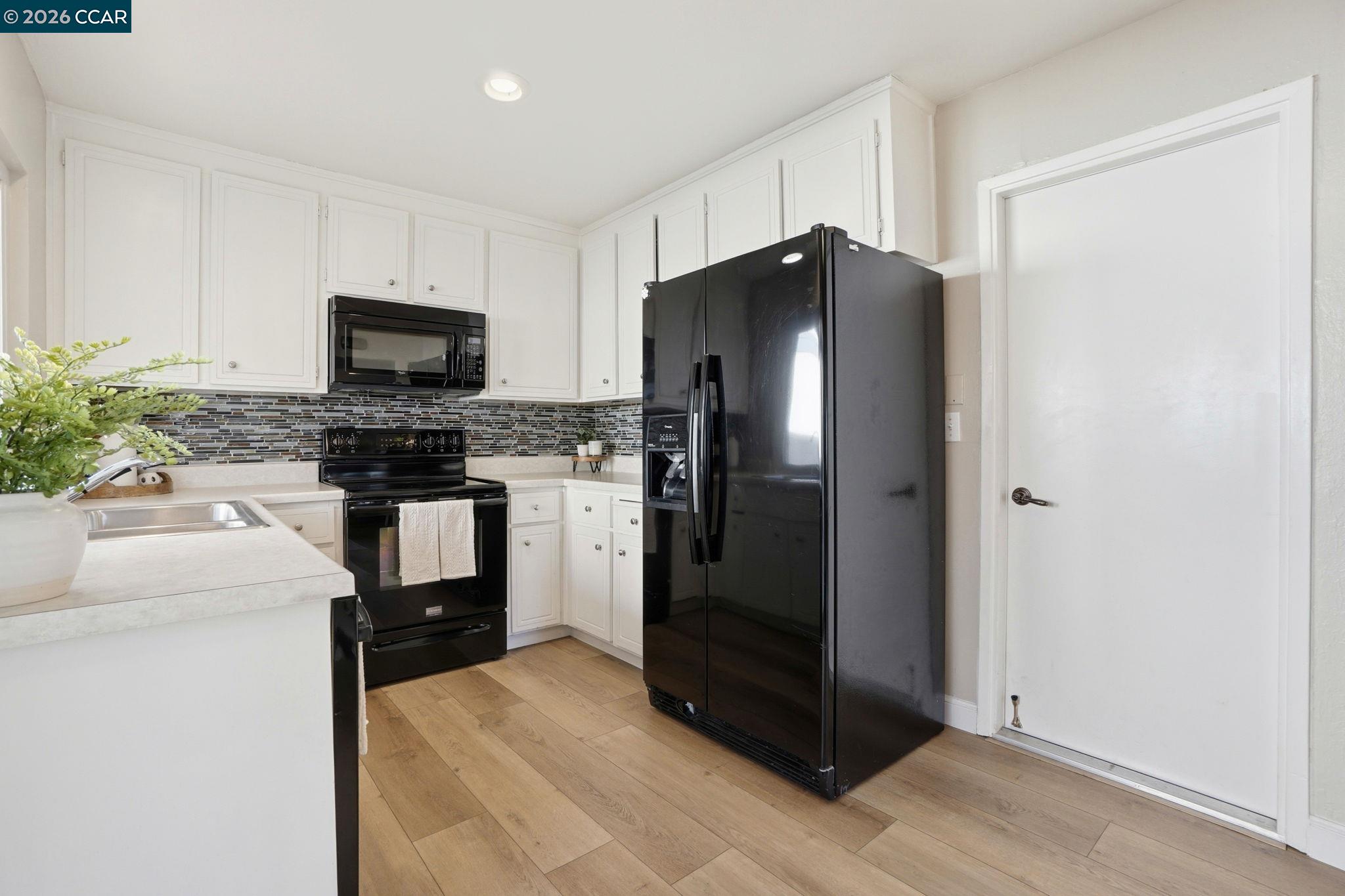 Detail Gallery Image 10 of 39 For 4 Mt Wilson Way, Clayton,  CA 94517 - 2 Beds | 2 Baths