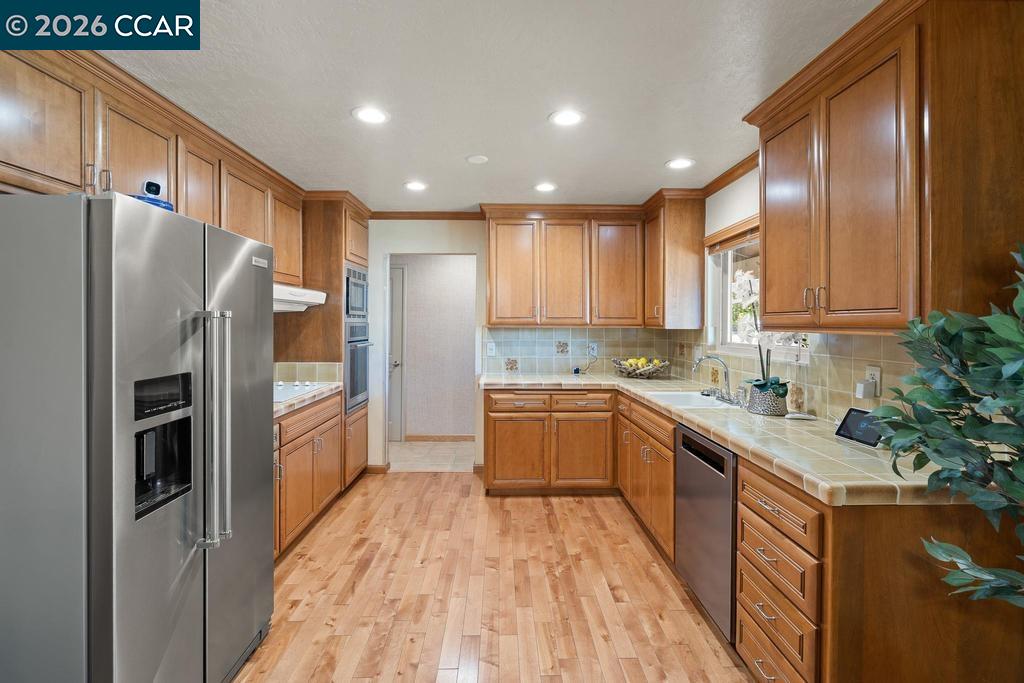 Detail Gallery Image 7 of 57 For 1560 Ayers Rd, Concord,  CA 94521 - 4 Beds | 3 Baths