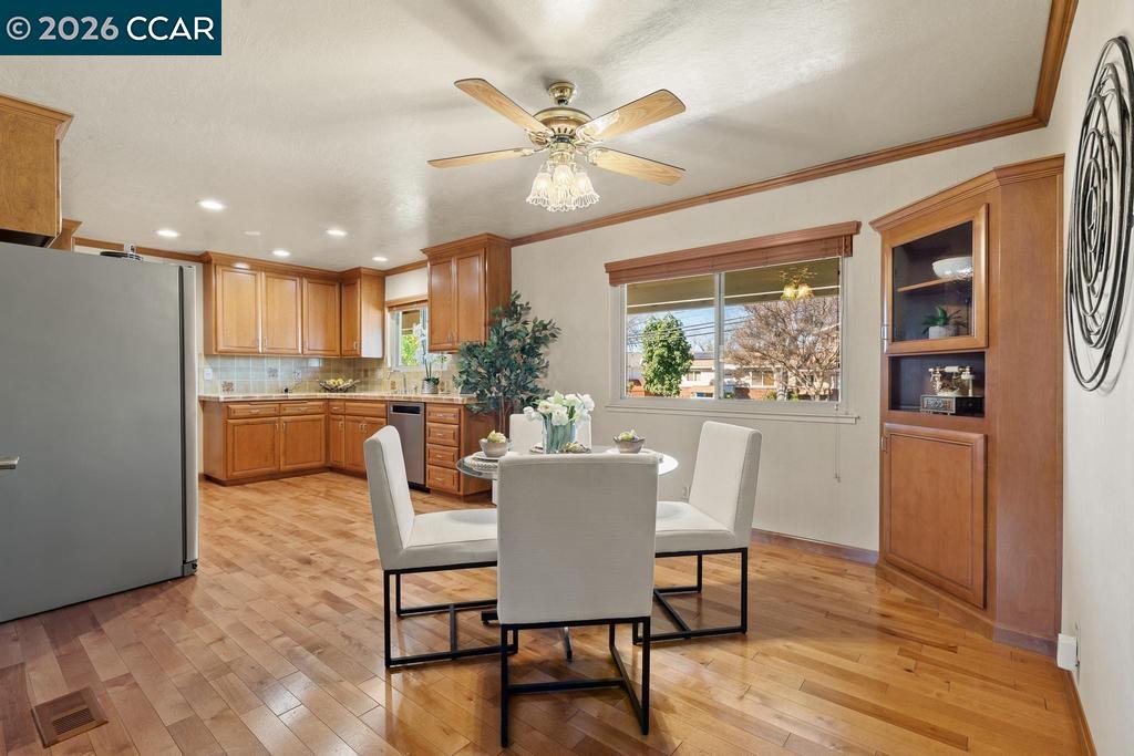 Detail Gallery Image 9 of 57 For 1560 Ayers Rd, Concord,  CA 94521 - 4 Beds | 3 Baths