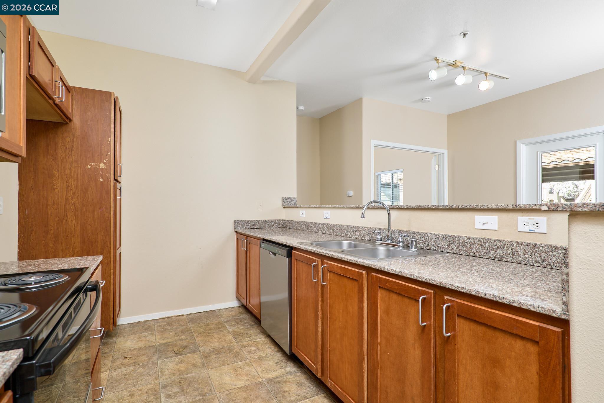 Detail Gallery Image 5 of 16 For 4200 E Commerce Way #312,  Sacramento,  CA 95834 - 3 Beds | 2 Baths