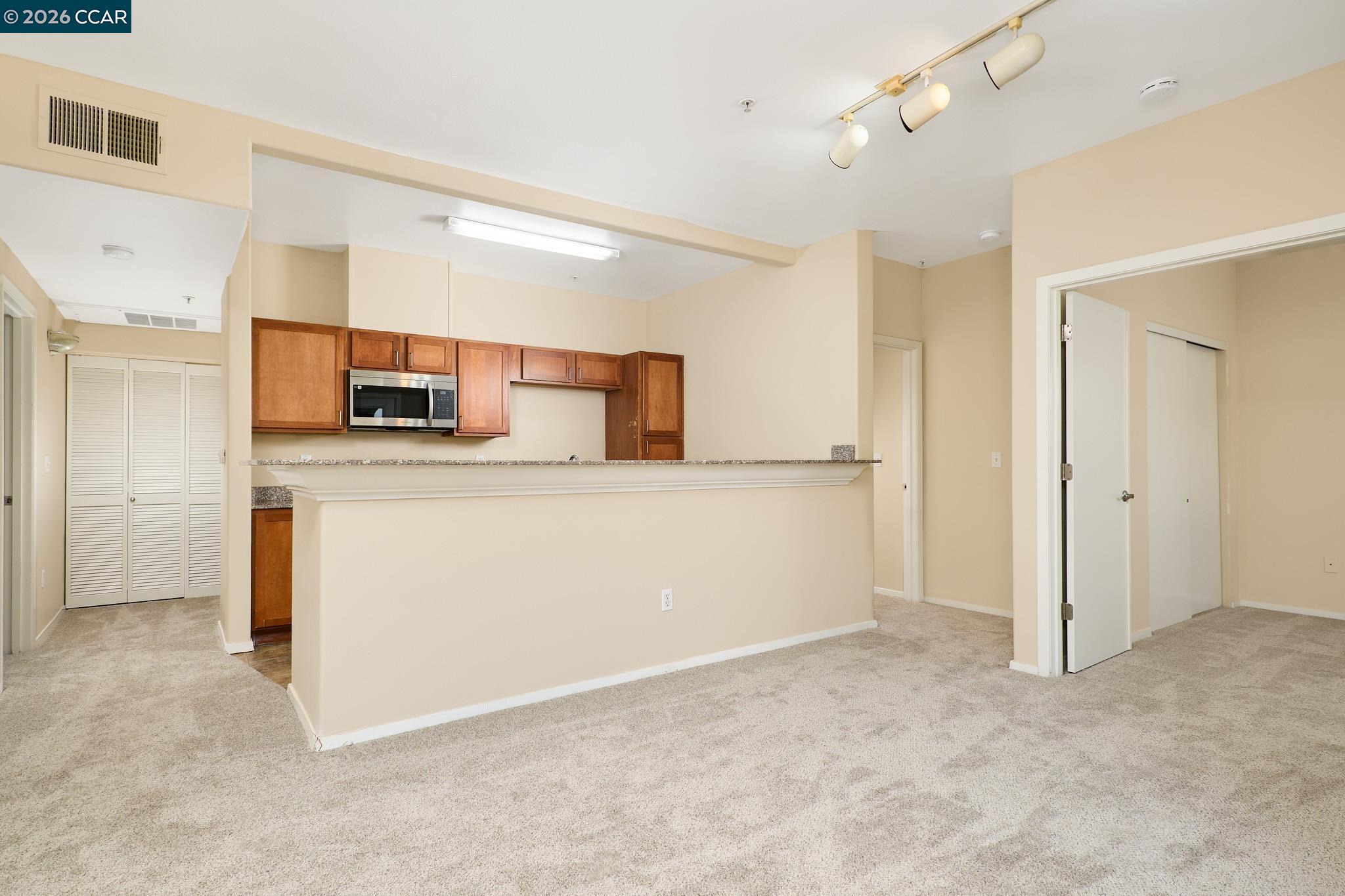 Detail Gallery Image 7 of 16 For 4200 E Commerce Way #312,  Sacramento,  CA 95834 - 3 Beds | 2 Baths