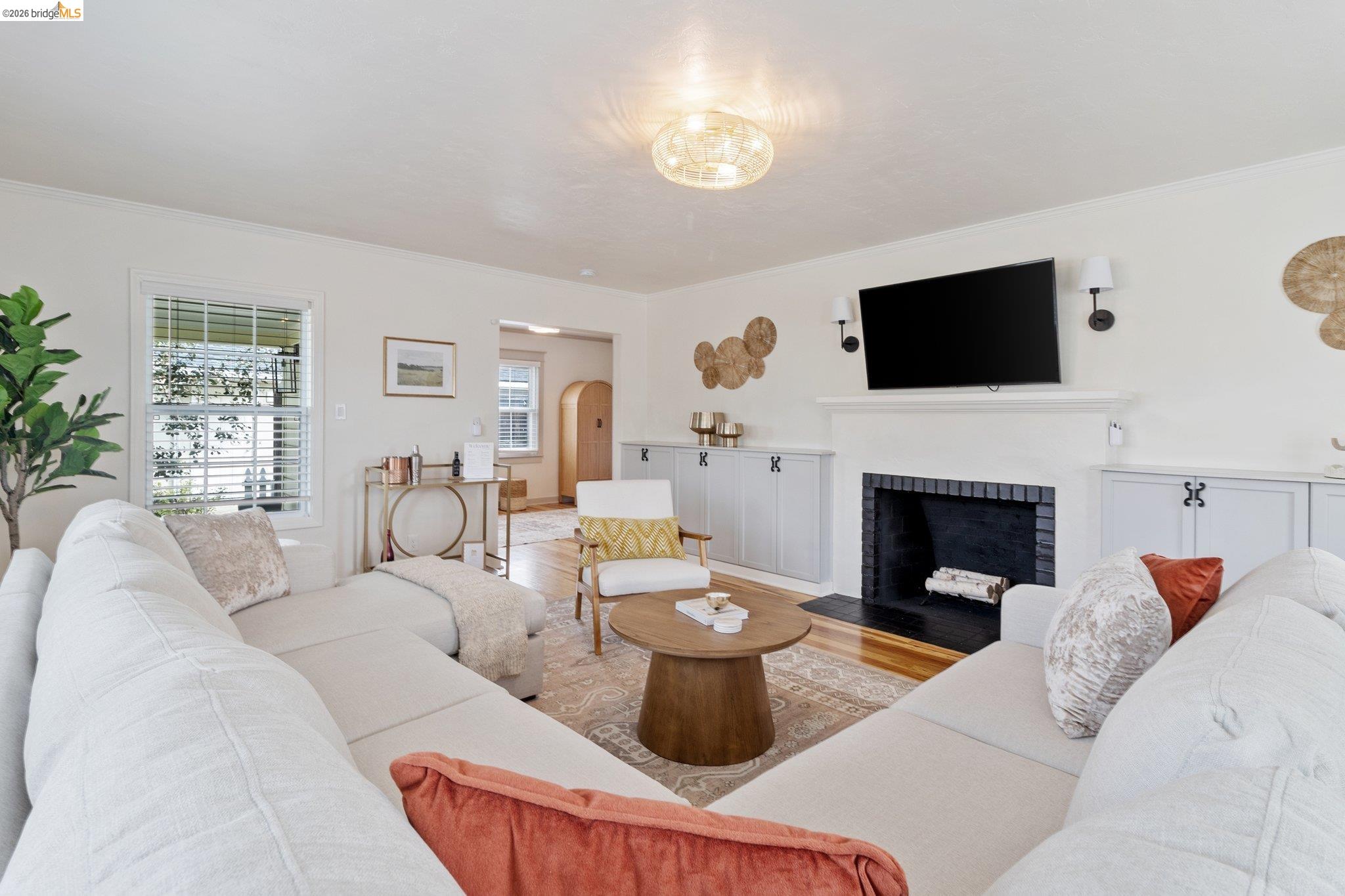 Detail Gallery Image 7 of 35 For 328 W Walnut St, Stockton,  CA 95204 - 5 Beds | 2/1 Baths