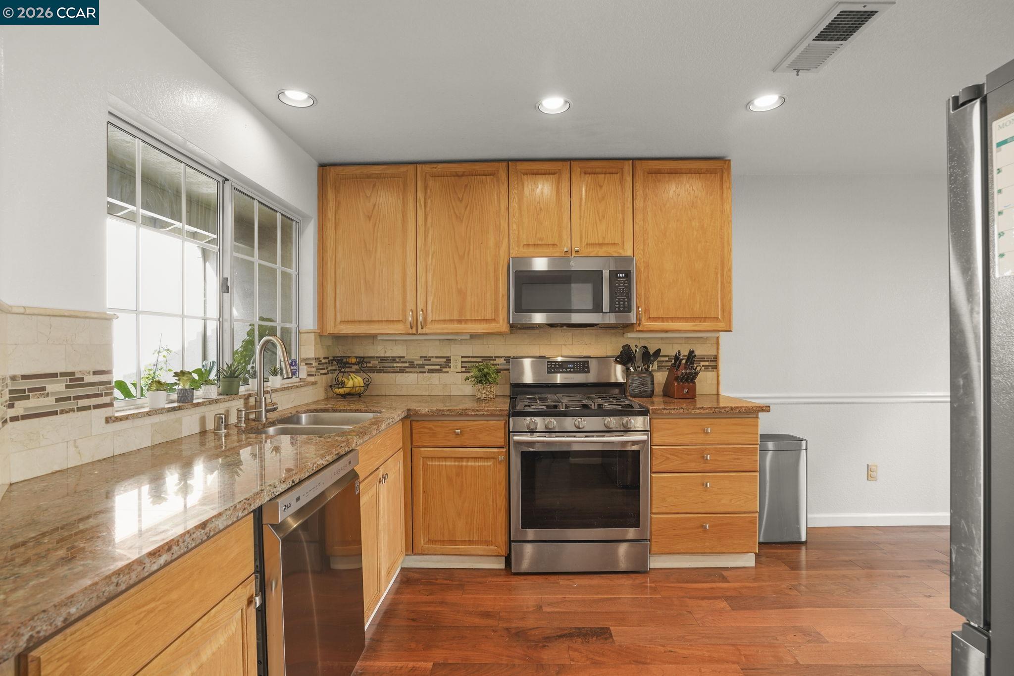 Photo #12: 41125990 Listing: Photo #12