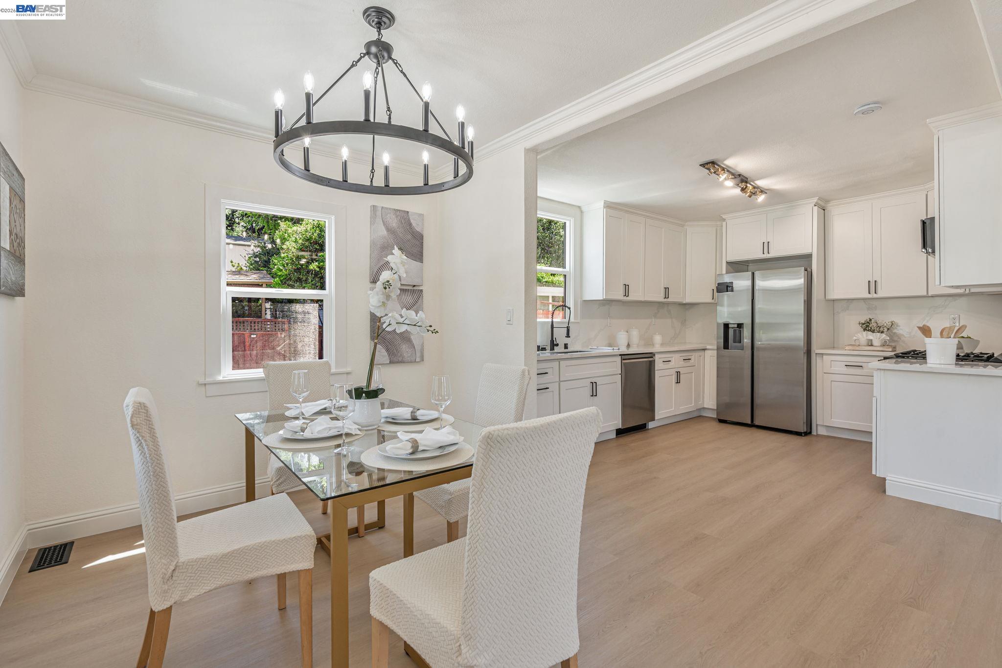 Detail Gallery Image 12 of 34 For 6927 Sunkist Dr, Oakland,  CA 94605 - 4 Beds | 2 Baths