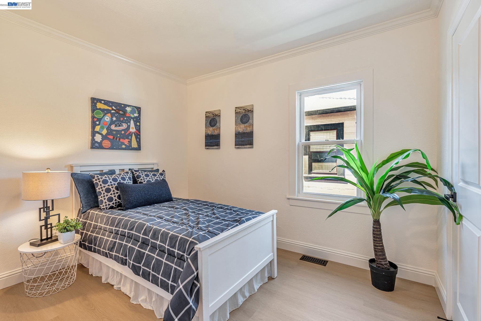 Detail Gallery Image 18 of 34 For 6927 Sunkist Dr, Oakland,  CA 94605 - 4 Beds | 2 Baths