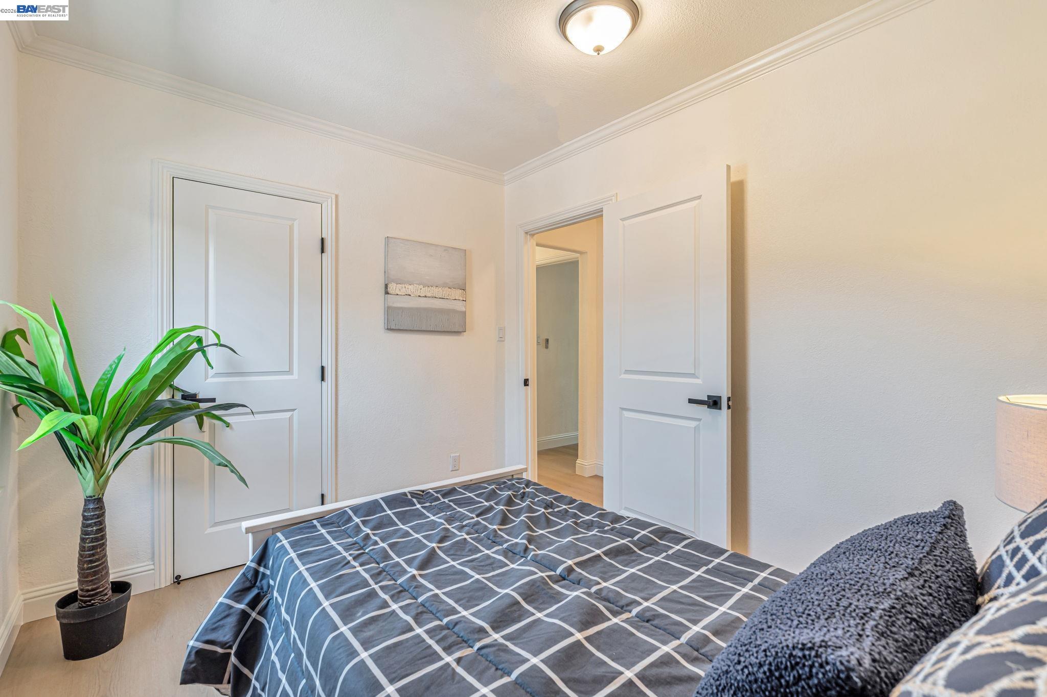 Detail Gallery Image 19 of 34 For 6927 Sunkist Dr, Oakland,  CA 94605 - 4 Beds | 2 Baths