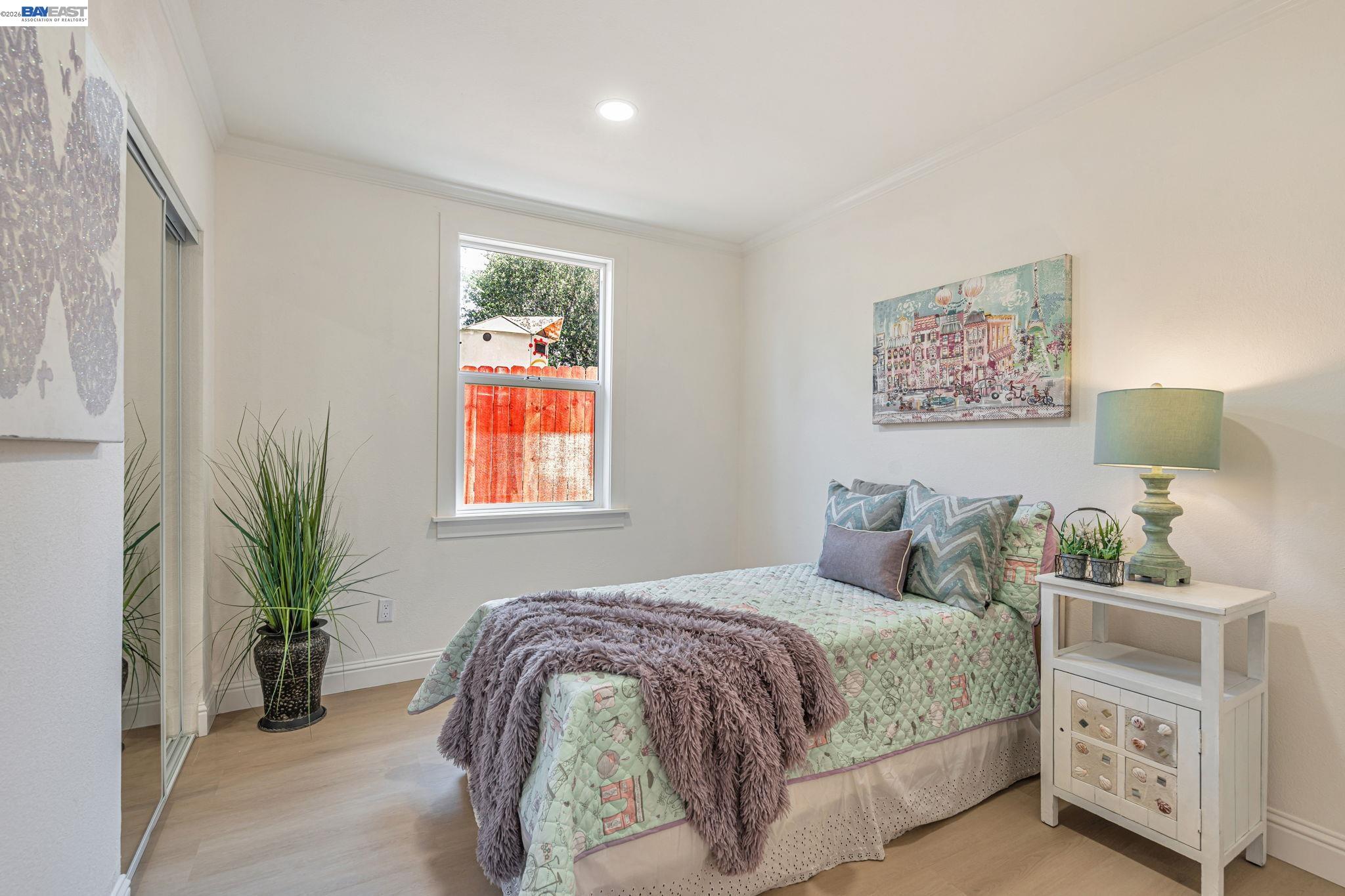 Detail Gallery Image 20 of 34 For 6927 Sunkist Dr, Oakland,  CA 94605 - 4 Beds | 2 Baths