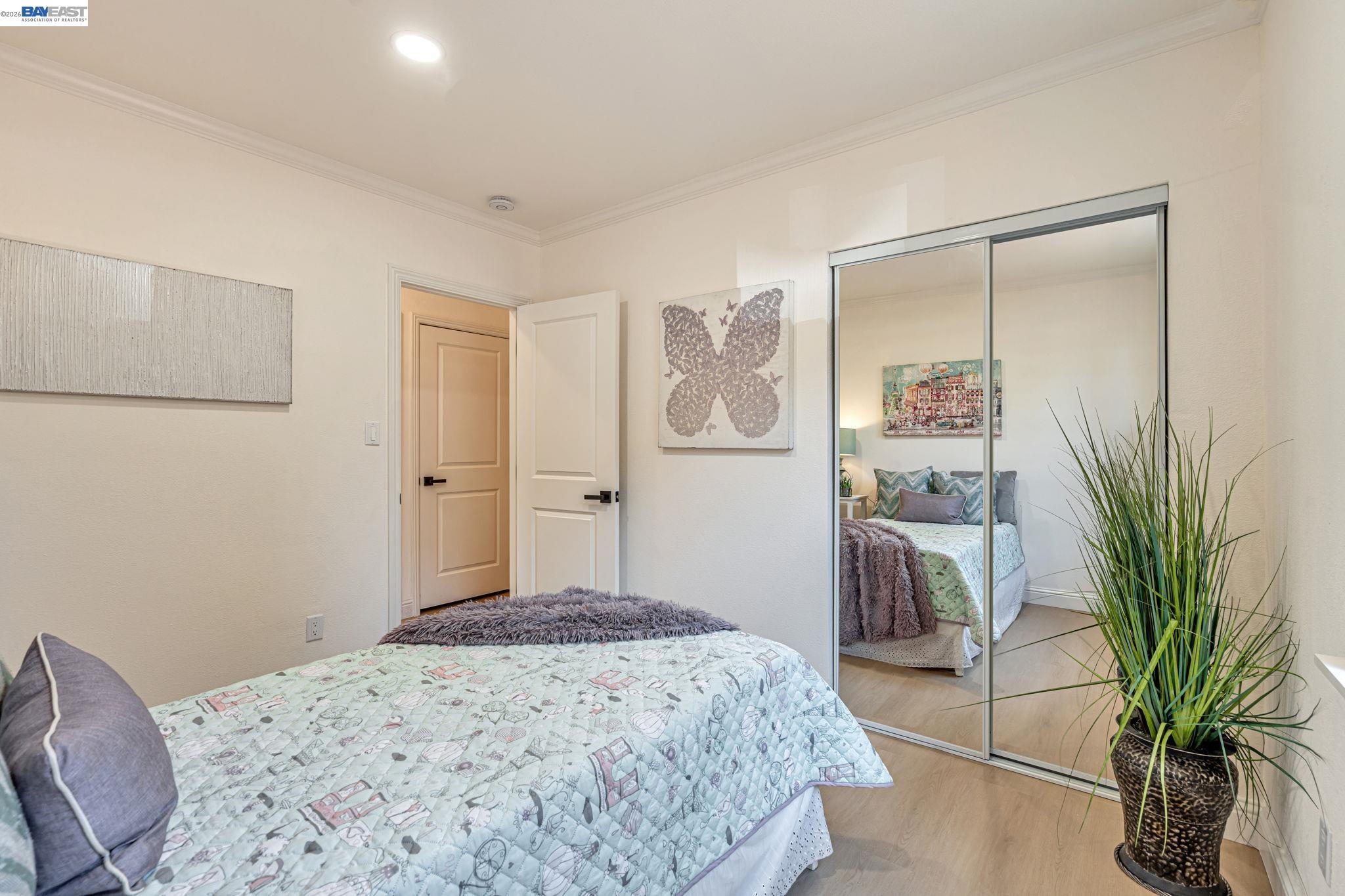 Detail Gallery Image 21 of 34 For 6927 Sunkist Dr, Oakland,  CA 94605 - 4 Beds | 2 Baths