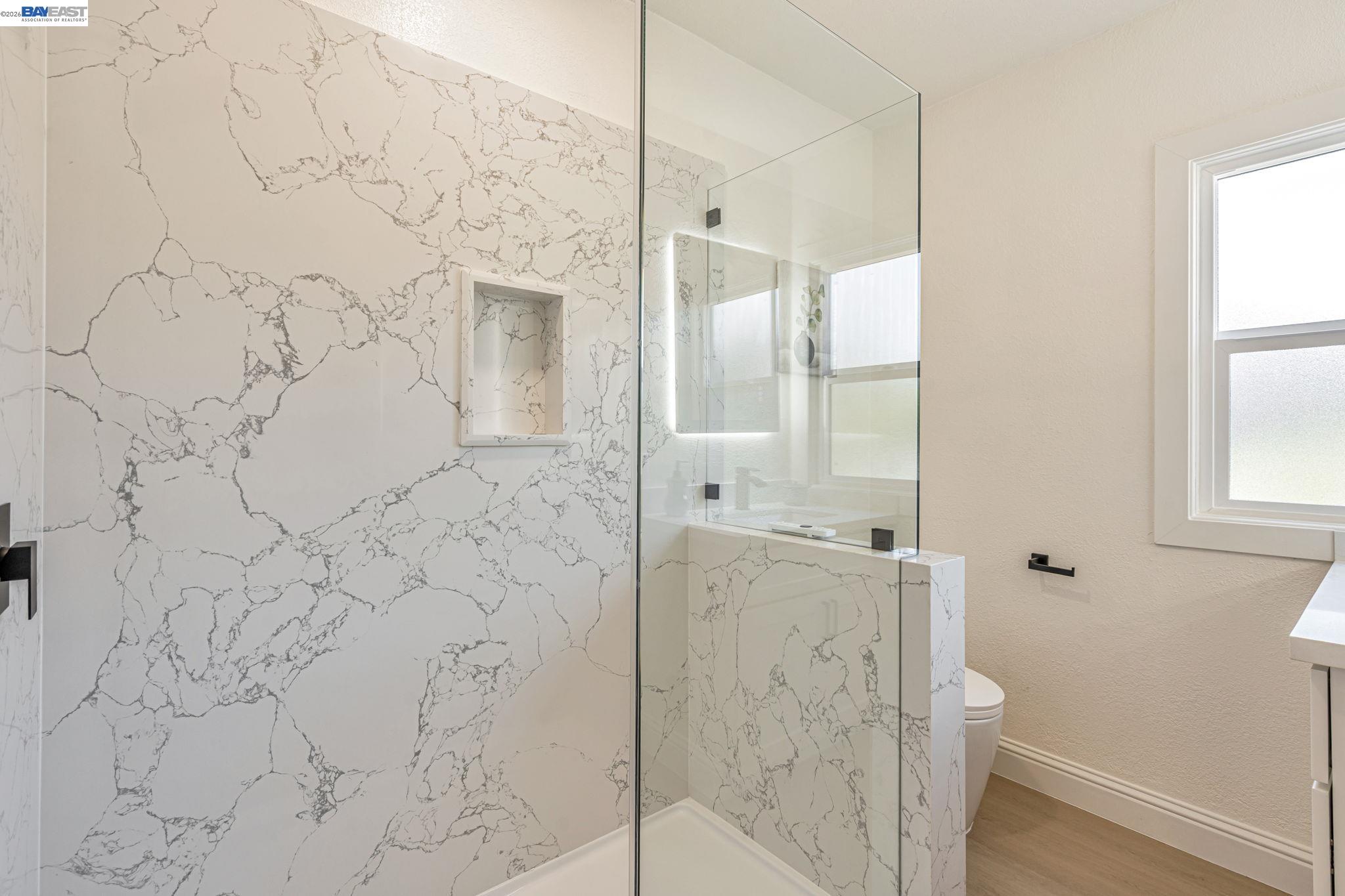 Detail Gallery Image 26 of 34 For 6927 Sunkist Dr, Oakland,  CA 94605 - 4 Beds | 2 Baths