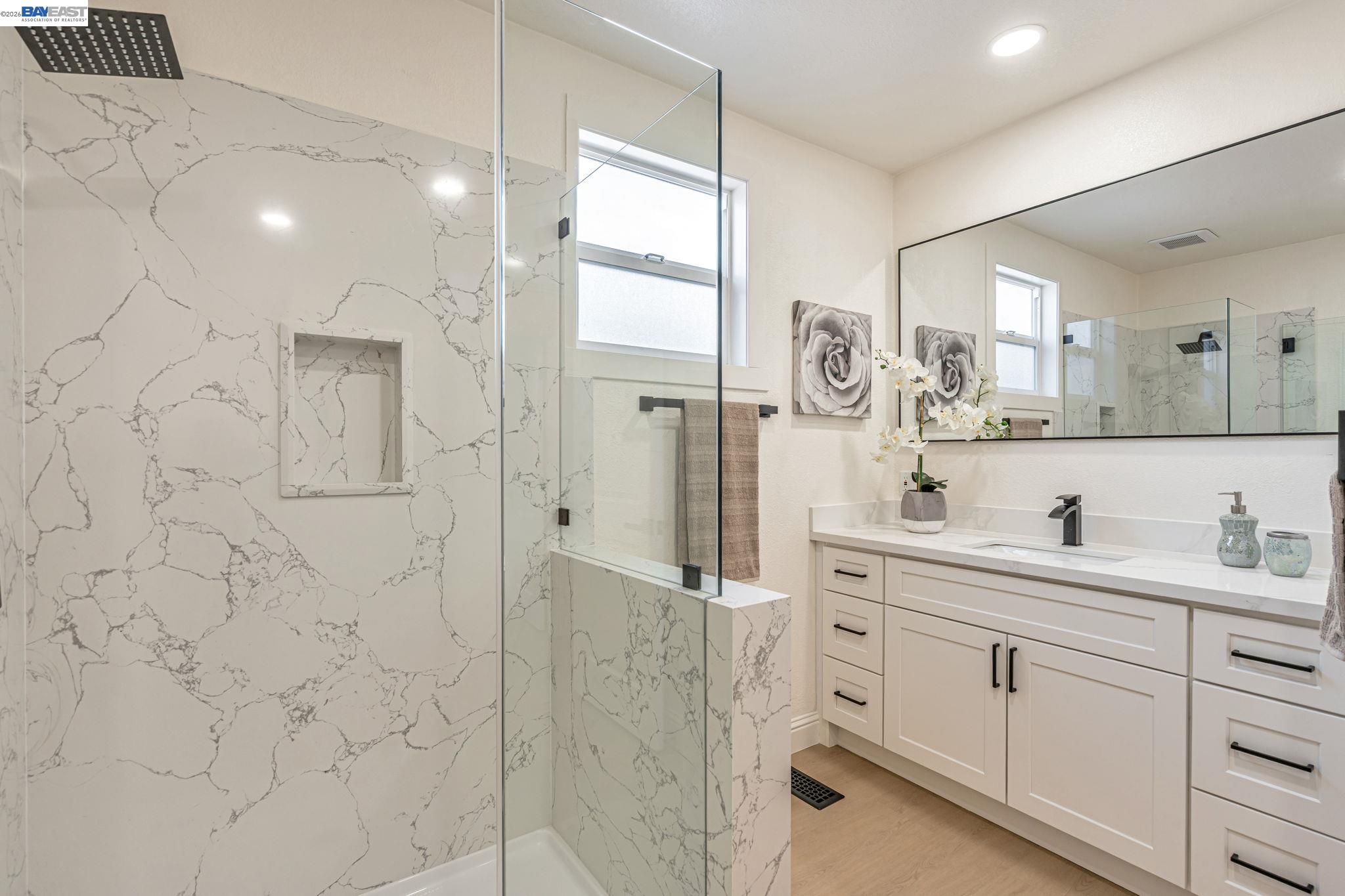Detail Gallery Image 27 of 34 For 6927 Sunkist Dr, Oakland,  CA 94605 - 4 Beds | 2 Baths