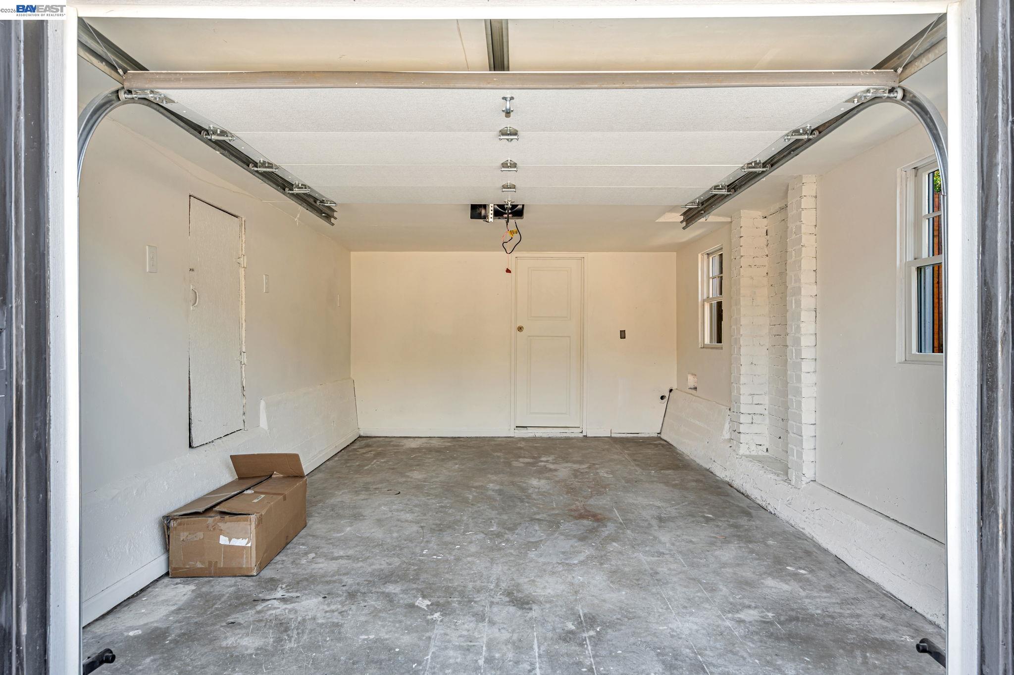 Detail Gallery Image 28 of 34 For 6927 Sunkist Dr, Oakland,  CA 94605 - 4 Beds | 2 Baths