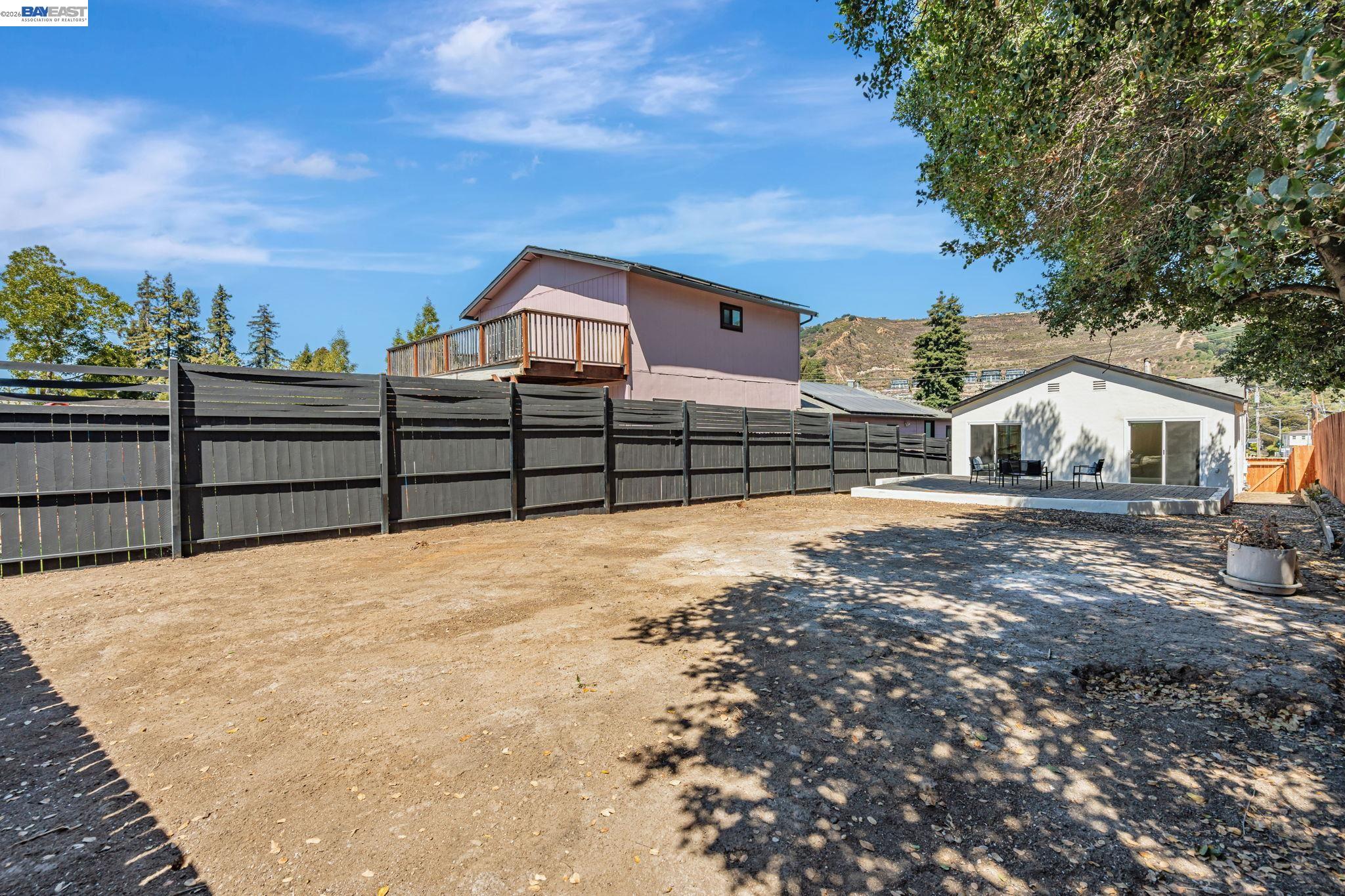 Detail Gallery Image 32 of 34 For 6927 Sunkist Dr, Oakland,  CA 94605 - 4 Beds | 2 Baths