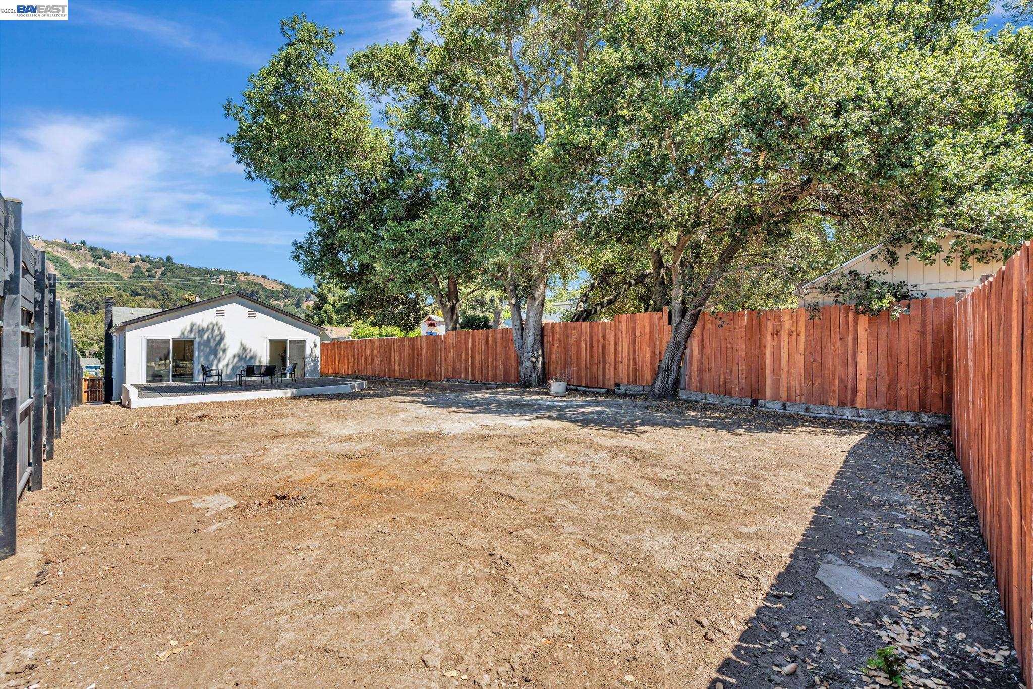 Detail Gallery Image 33 of 34 For 6927 Sunkist Dr, Oakland,  CA 94605 - 4 Beds | 2 Baths