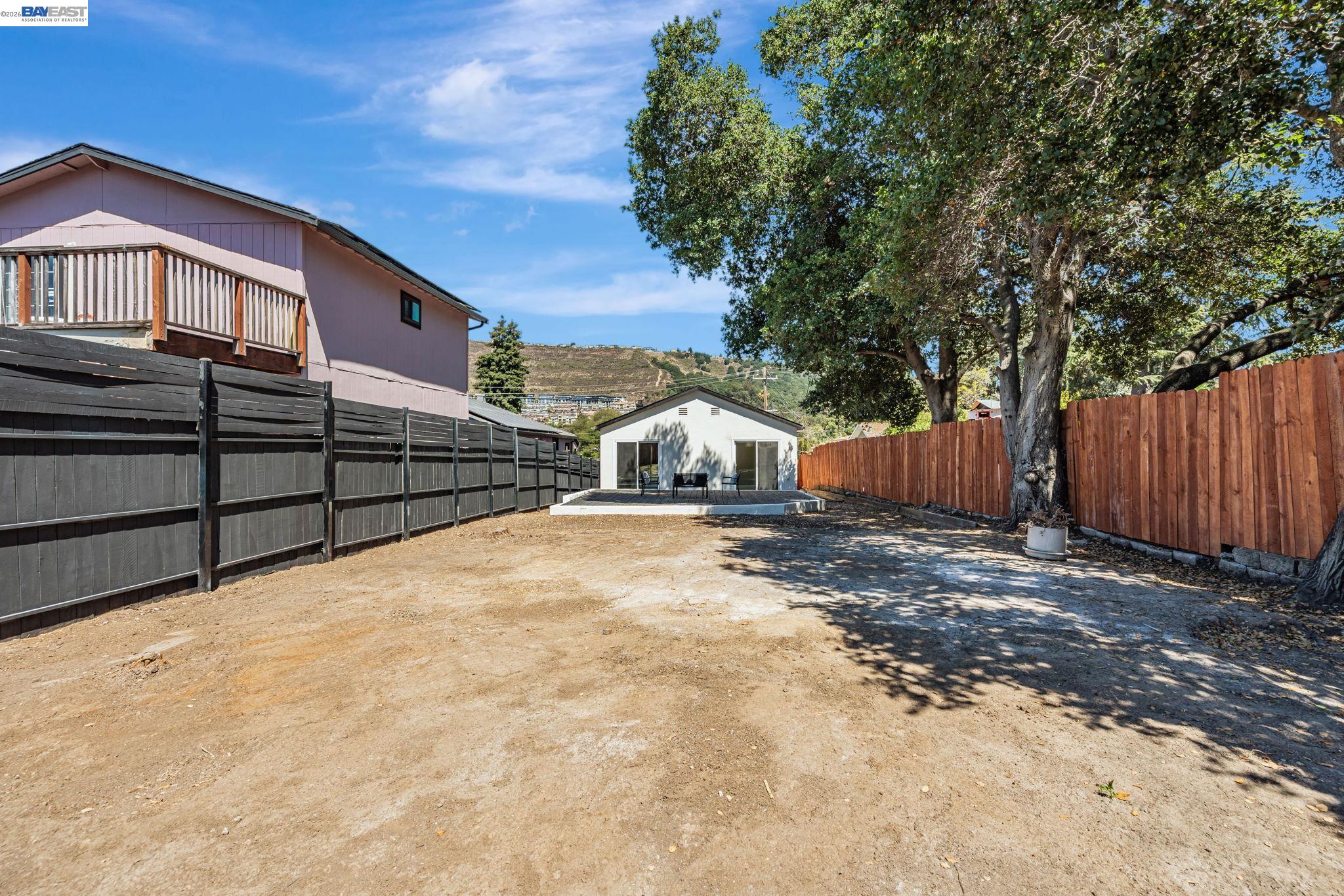 Detail Gallery Image 34 of 34 For 6927 Sunkist Dr, Oakland,  CA 94605 - 4 Beds | 2 Baths