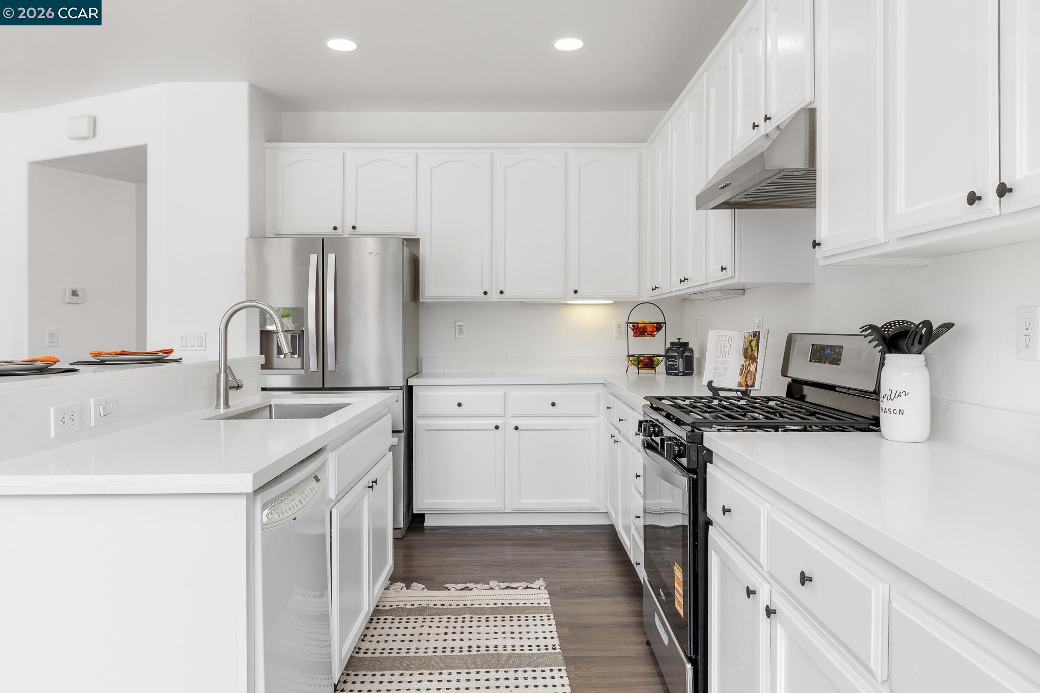 Detail Gallery Image 12 of 56 For 5700 Oakmont Dr, Richmond,  CA 94806 - 5 Beds | 3 Baths