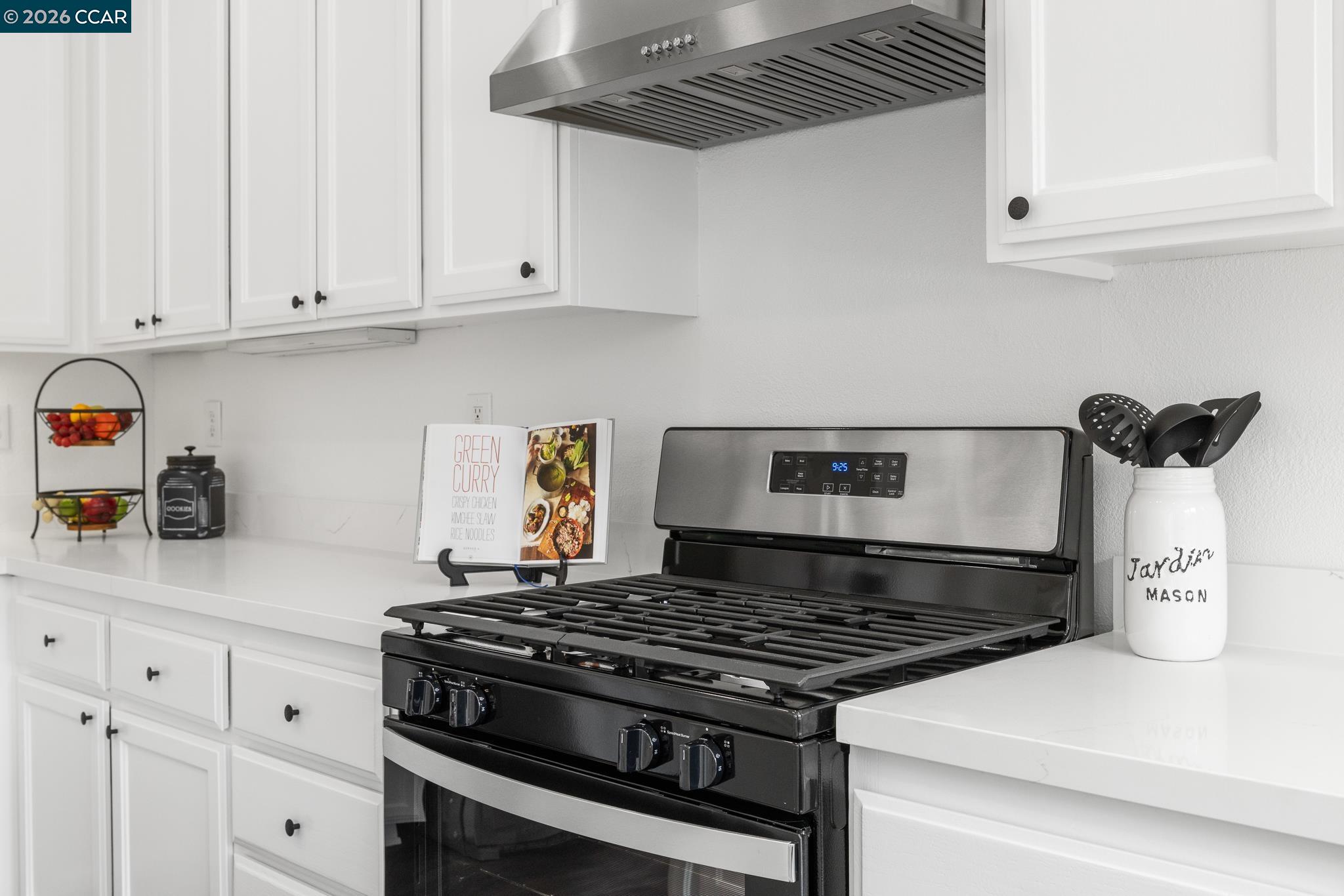 Detail Gallery Image 13 of 56 For 5700 Oakmont Dr, Richmond,  CA 94806 - 5 Beds | 3 Baths