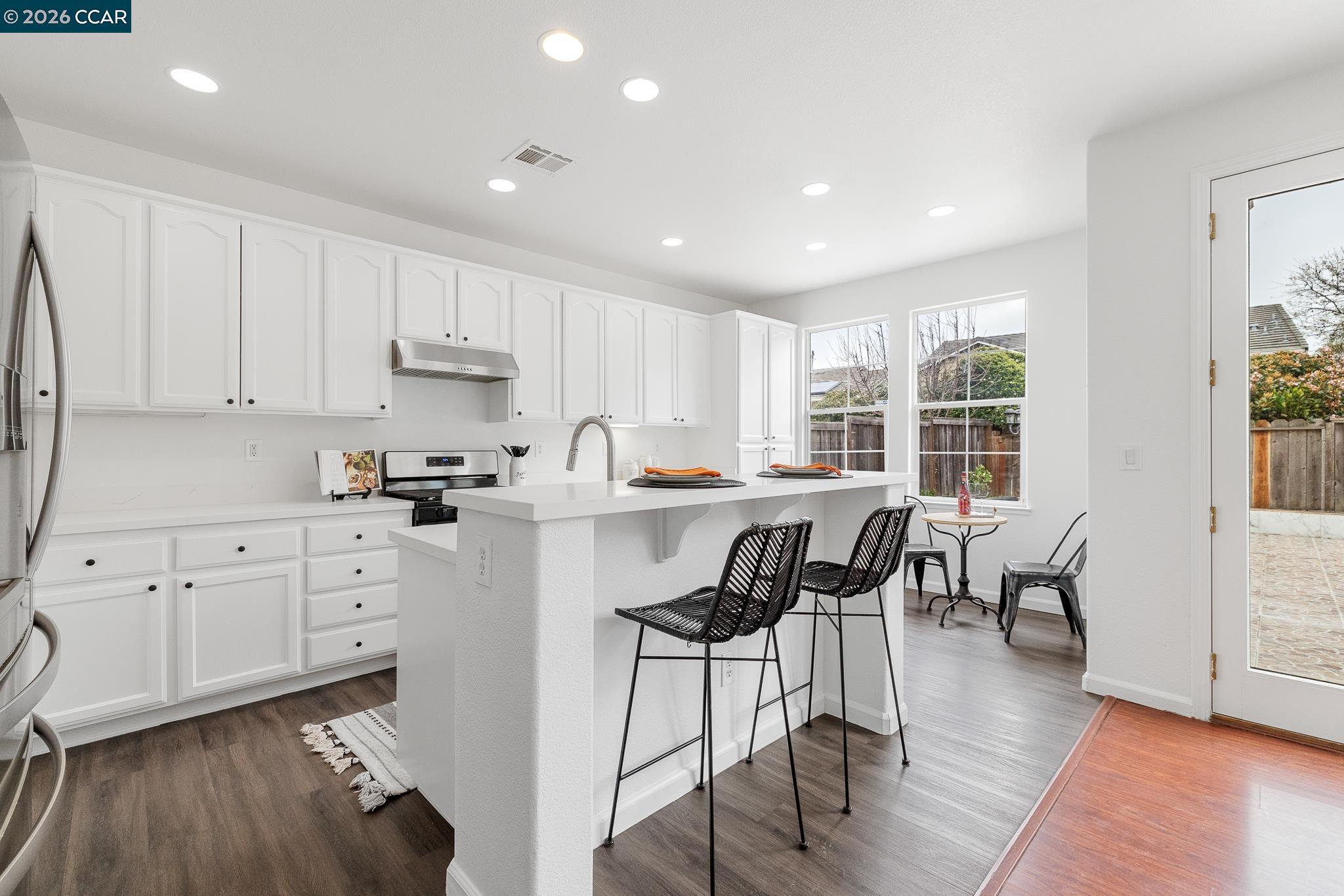 Detail Gallery Image 10 of 56 For 5700 Oakmont Dr, Richmond,  CA 94806 - 5 Beds | 3 Baths