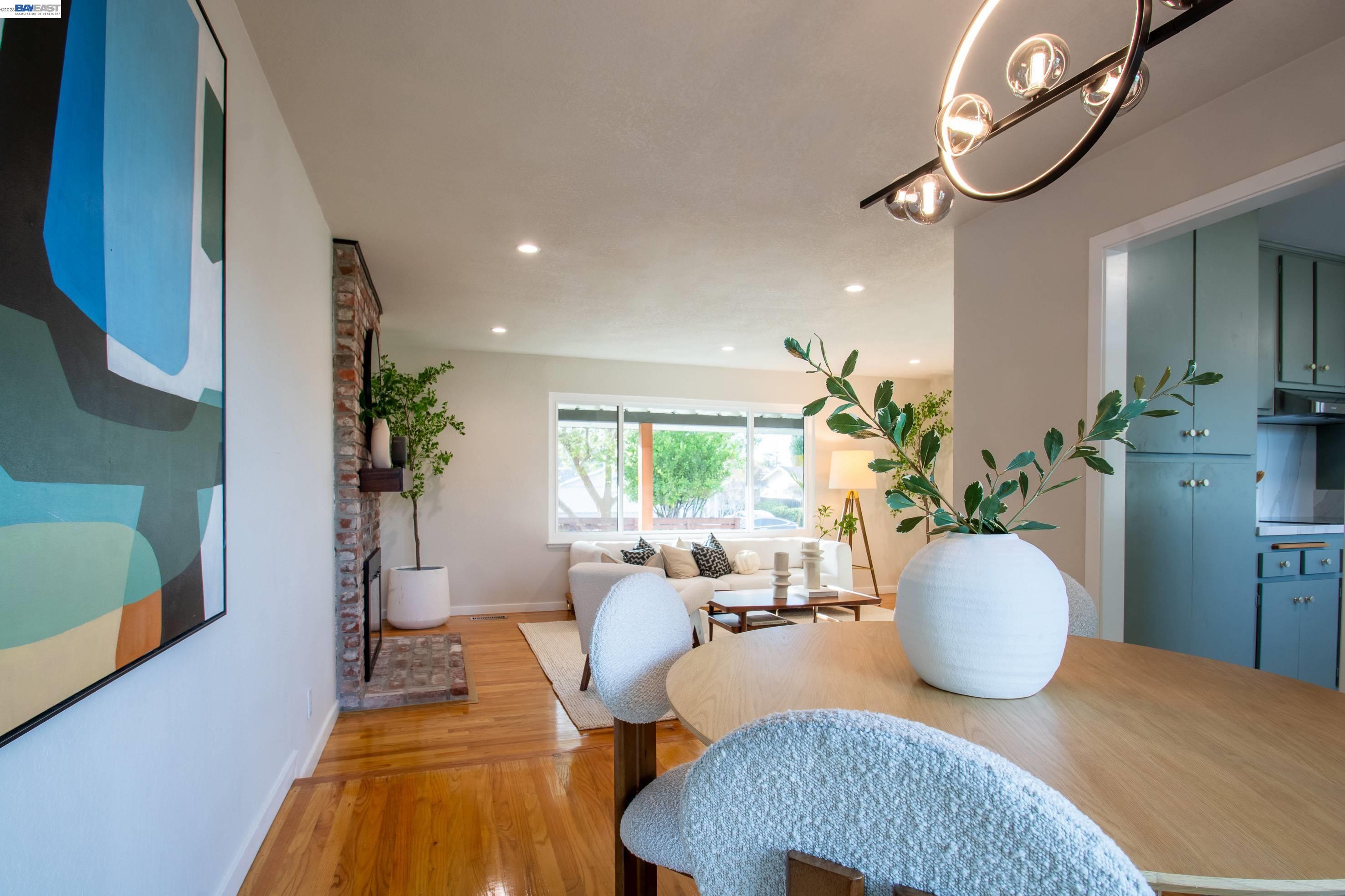 Detail Gallery Image 13 of 56 For 1230 Sargent Drive, Sunnyvale,  CA 94087 - 4 Beds | 2/1 Baths