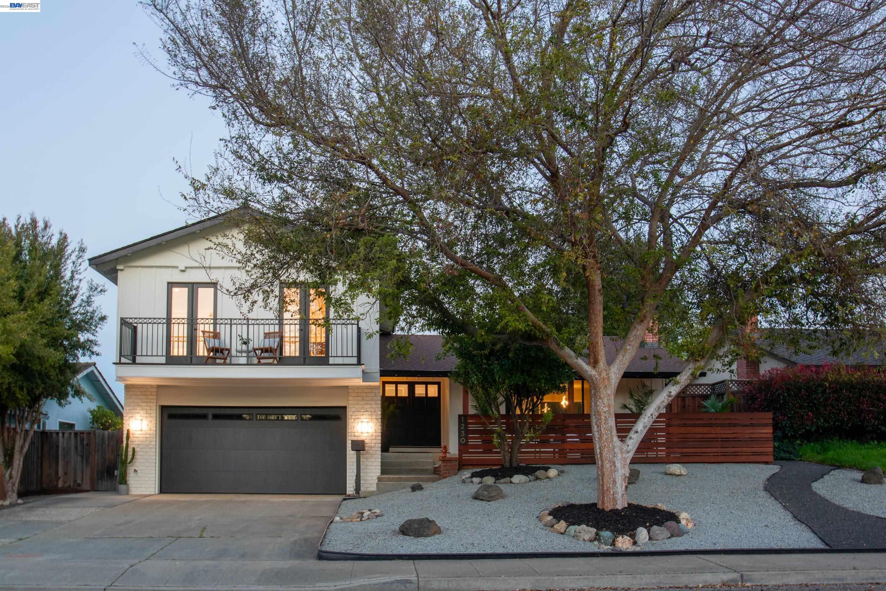 Detail Gallery Image 4 of 56 For 1230 Sargent Drive, Sunnyvale,  CA 94087 - 4 Beds | 2/1 Baths