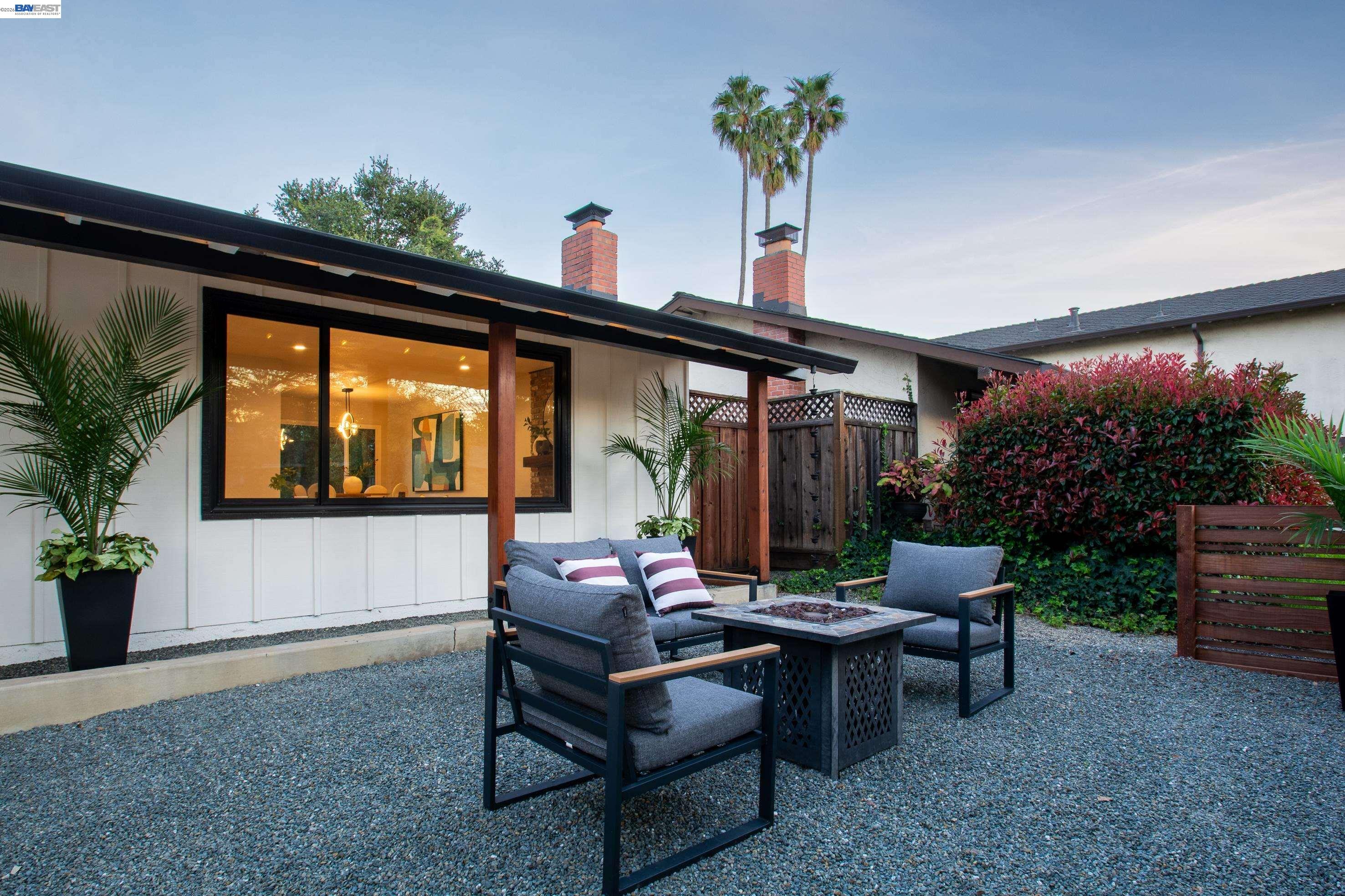 Detail Gallery Image 6 of 56 For 1230 Sargent Drive, Sunnyvale,  CA 94087 - 4 Beds | 2/1 Baths