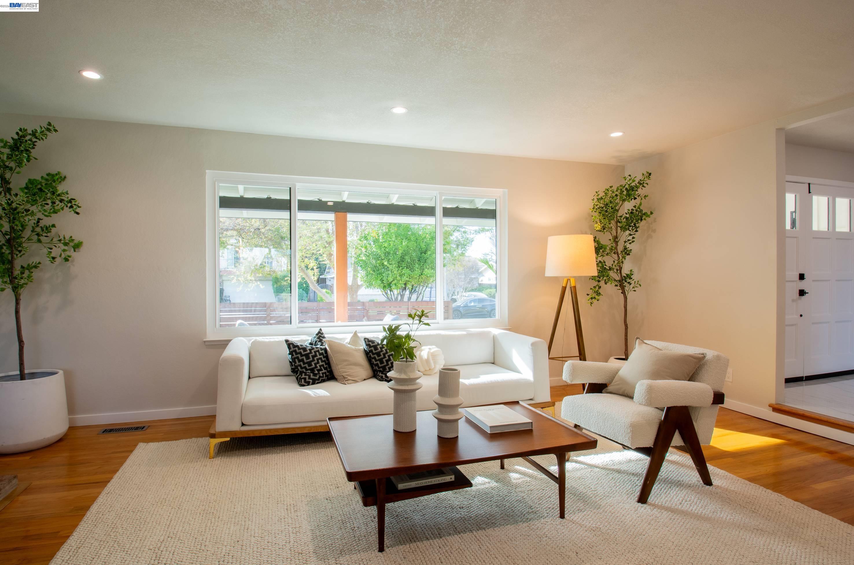 Detail Gallery Image 8 of 56 For 1230 Sargent Drive, Sunnyvale,  CA 94087 - 4 Beds | 2/1 Baths