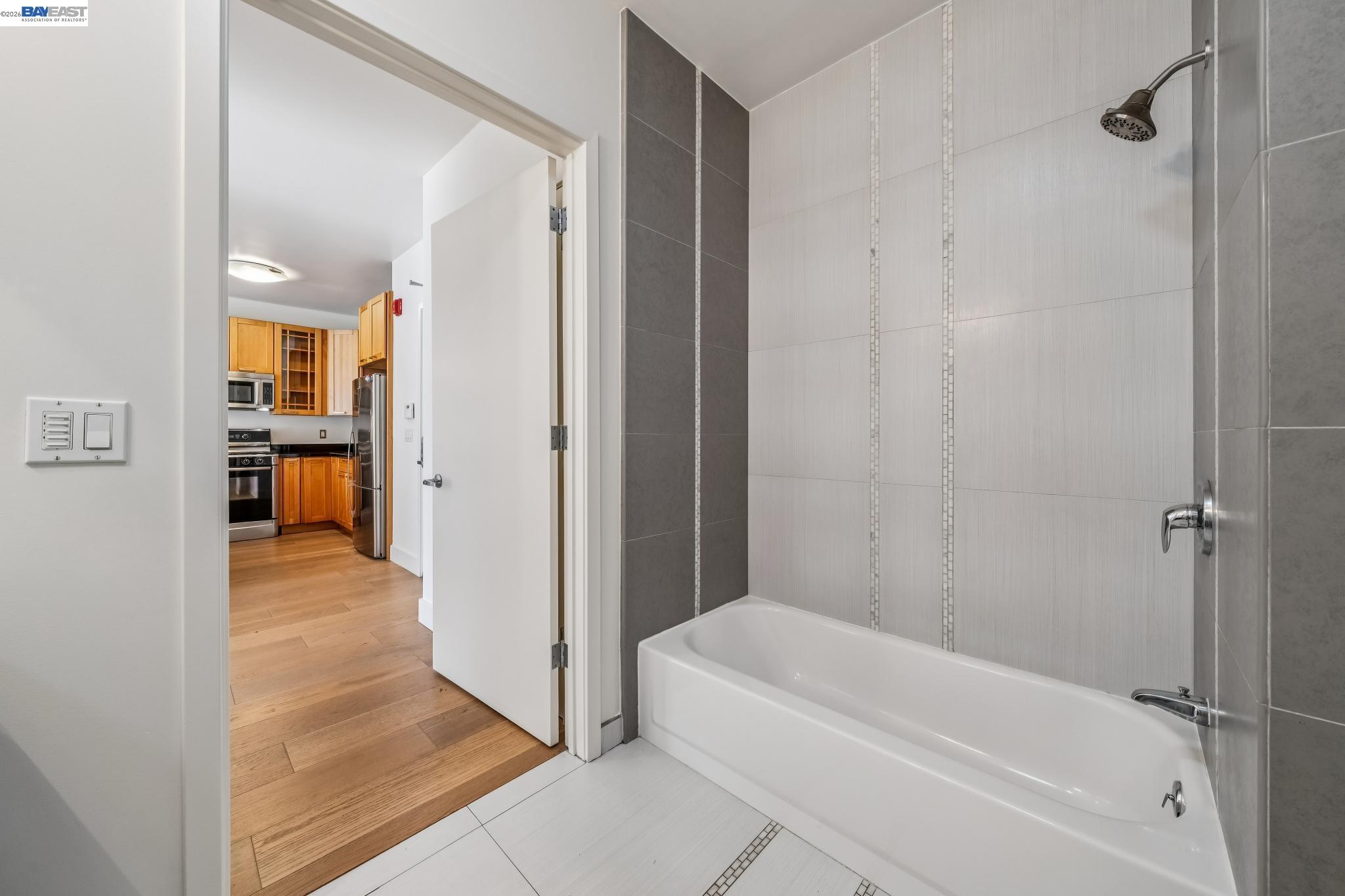 Photo #9: 41125998 Listing: Photo #9