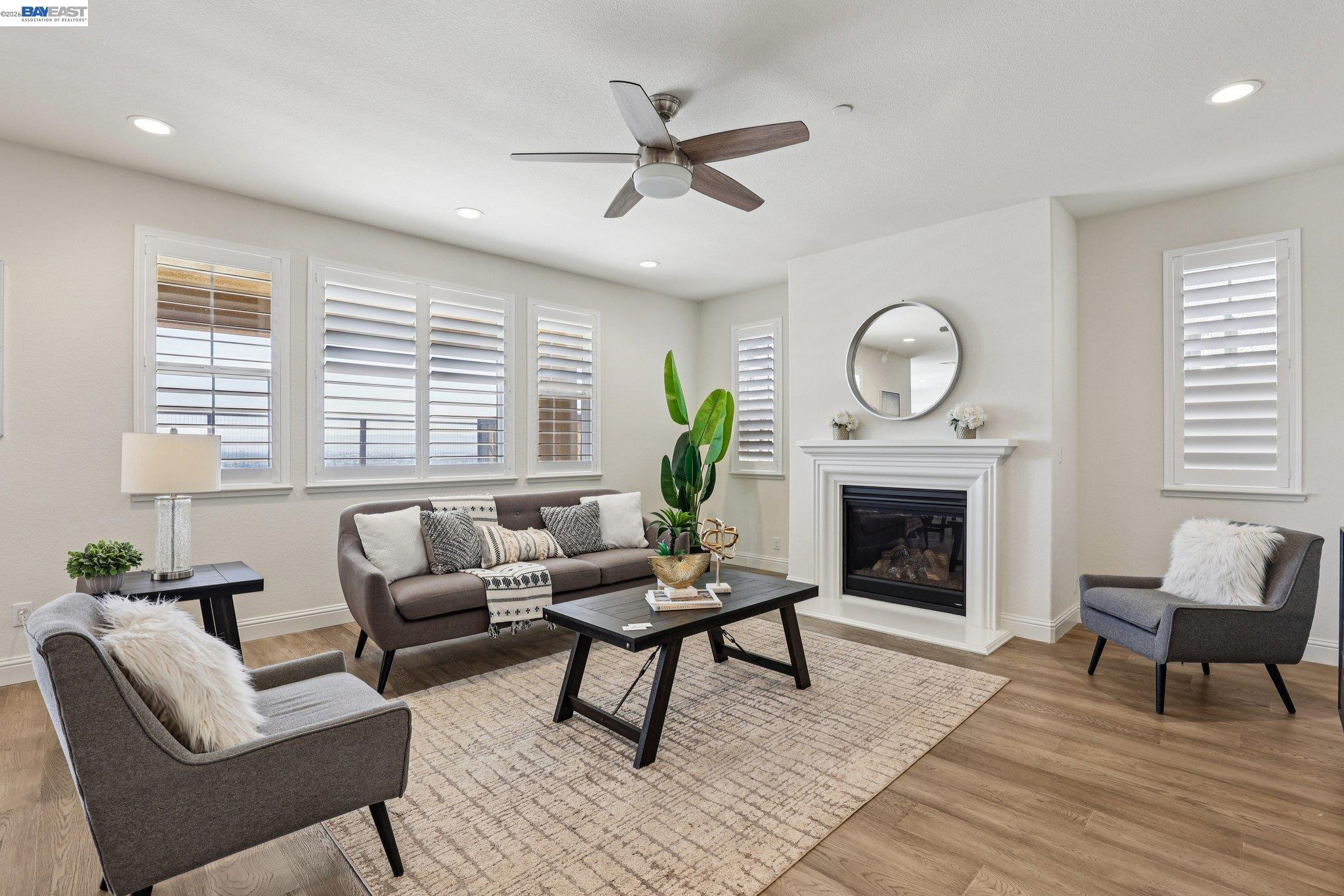 Detail Gallery Image 4 of 46 For 28719 Vista Grande Dr, Hayward,  CA 94544 - 5 Beds | 3 Baths