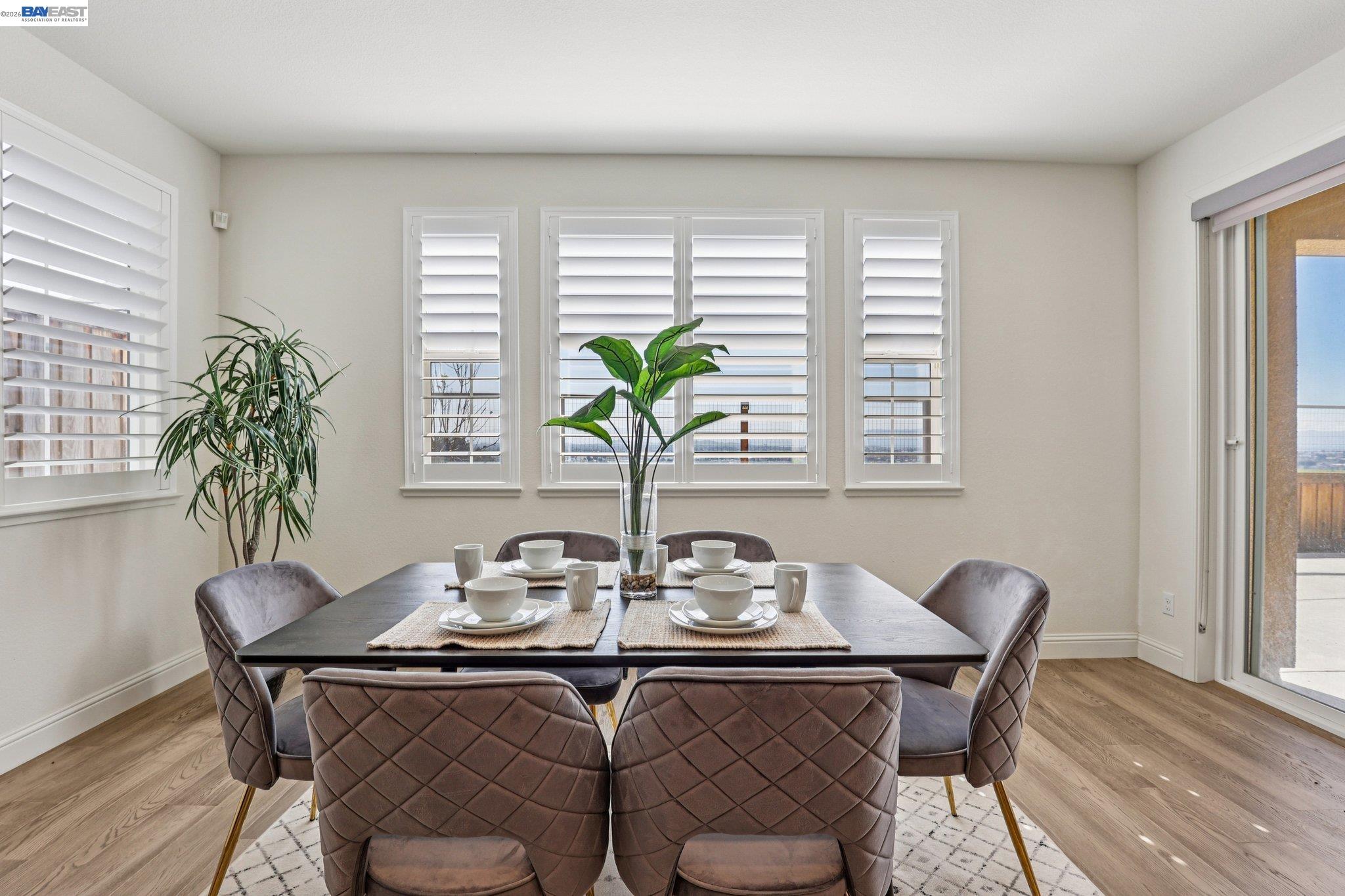 Detail Gallery Image 9 of 46 For 28719 Vista Grande Dr, Hayward,  CA 94544 - 5 Beds | 3 Baths