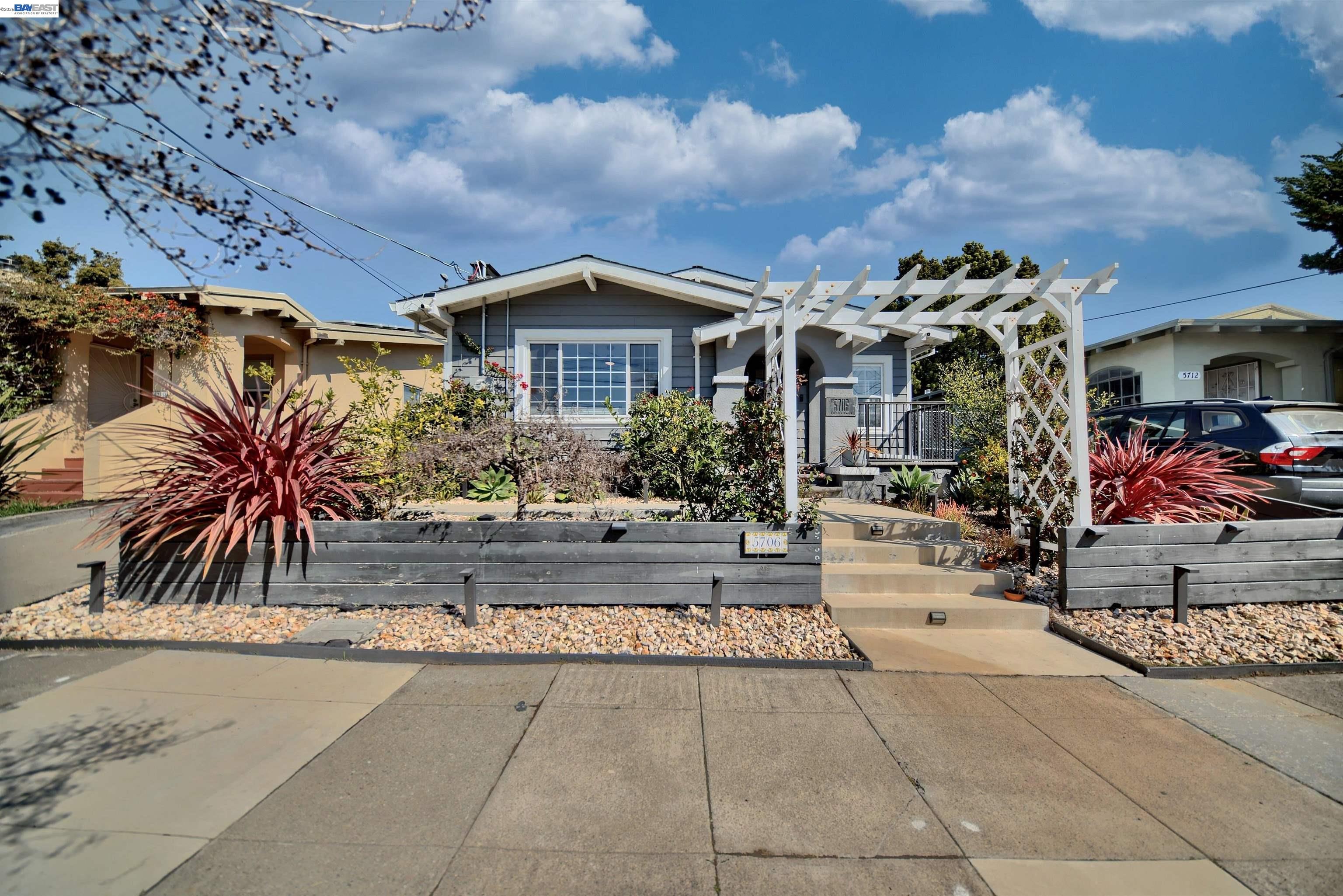 Detail Gallery Image 4 of 44 For 5706 Brookdale Ave, Oakland,  CA 94605 - 1 Beds | 1 Baths