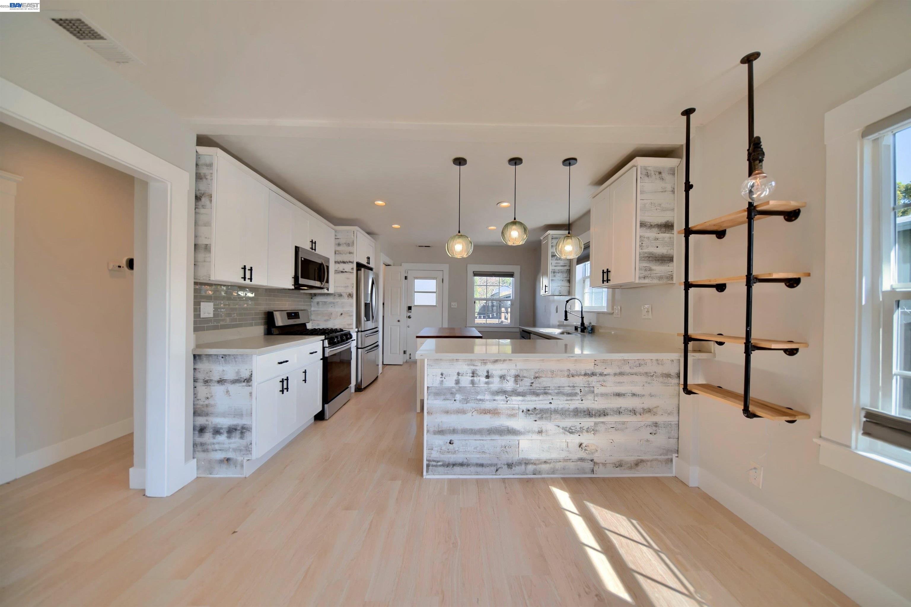 Detail Gallery Image 8 of 44 For 5706 Brookdale Ave, Oakland,  CA 94605 - 1 Beds | 1 Baths