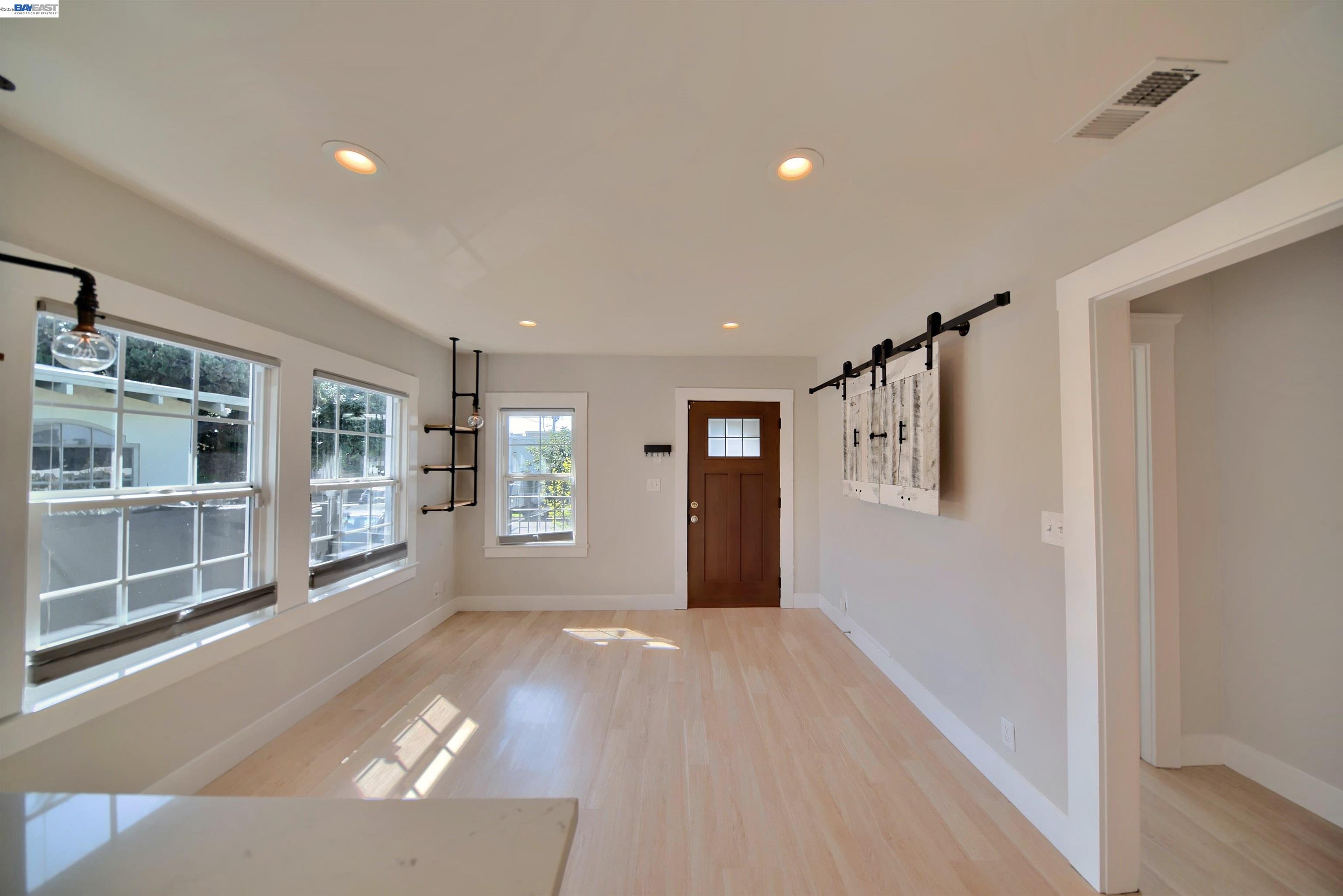 Detail Gallery Image 9 of 44 For 5706 Brookdale Ave, Oakland,  CA 94605 - 1 Beds | 1 Baths