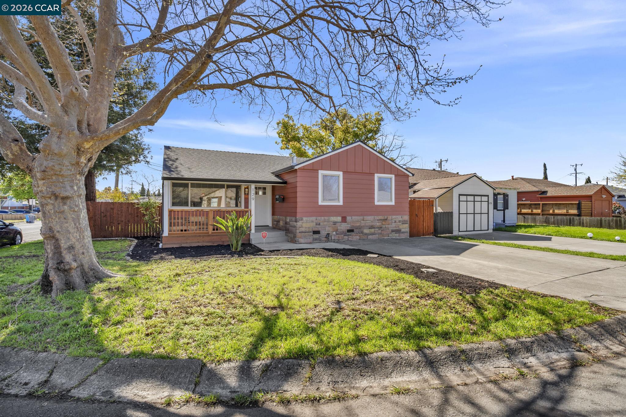 Detail Gallery Image 2 of 39 For 129 Revere St, Vallejo,  CA 94591 - 3 Beds | 1 Baths