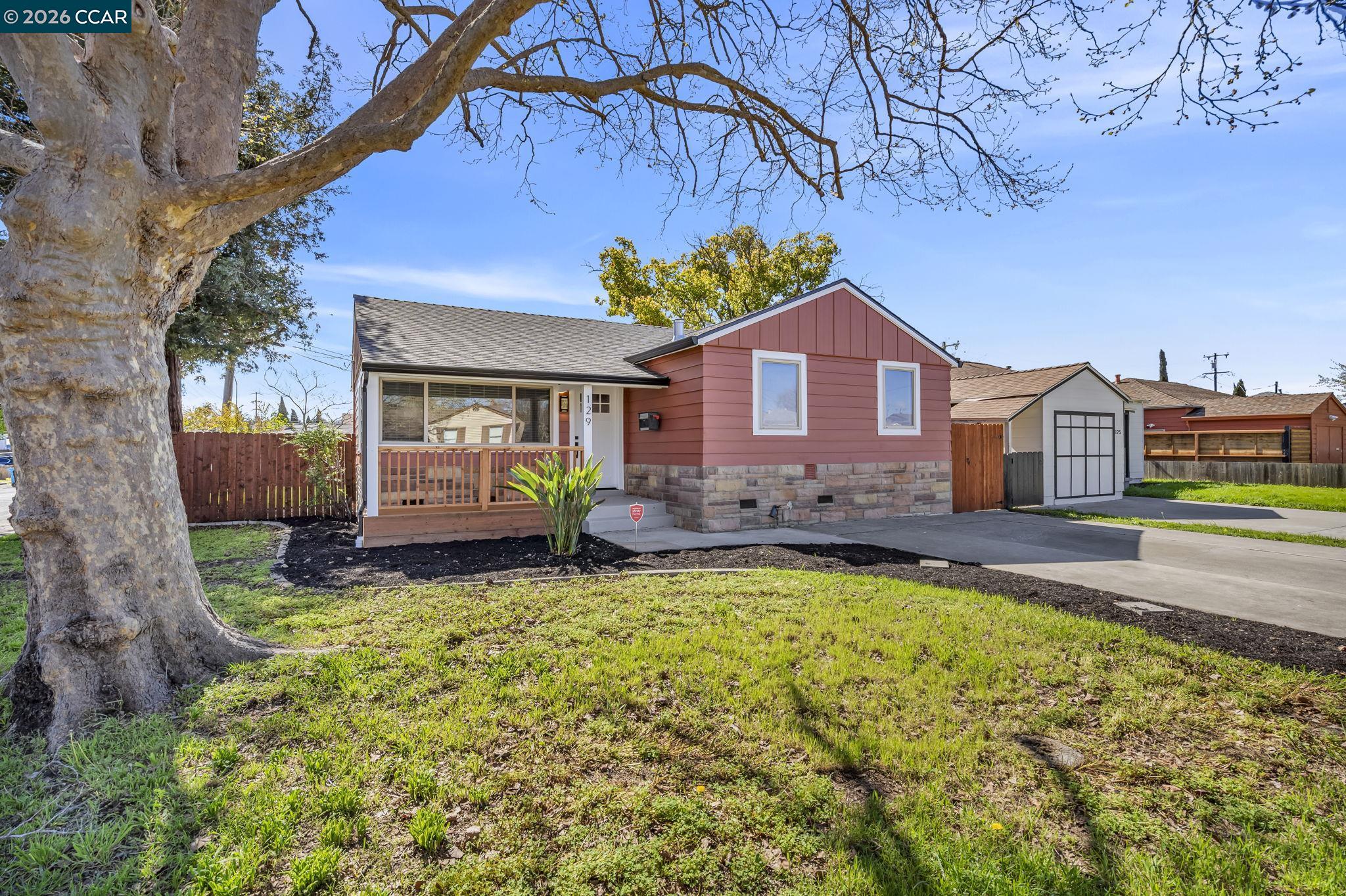 Detail Gallery Image 4 of 39 For 129 Revere St, Vallejo,  CA 94591 - 3 Beds | 1 Baths