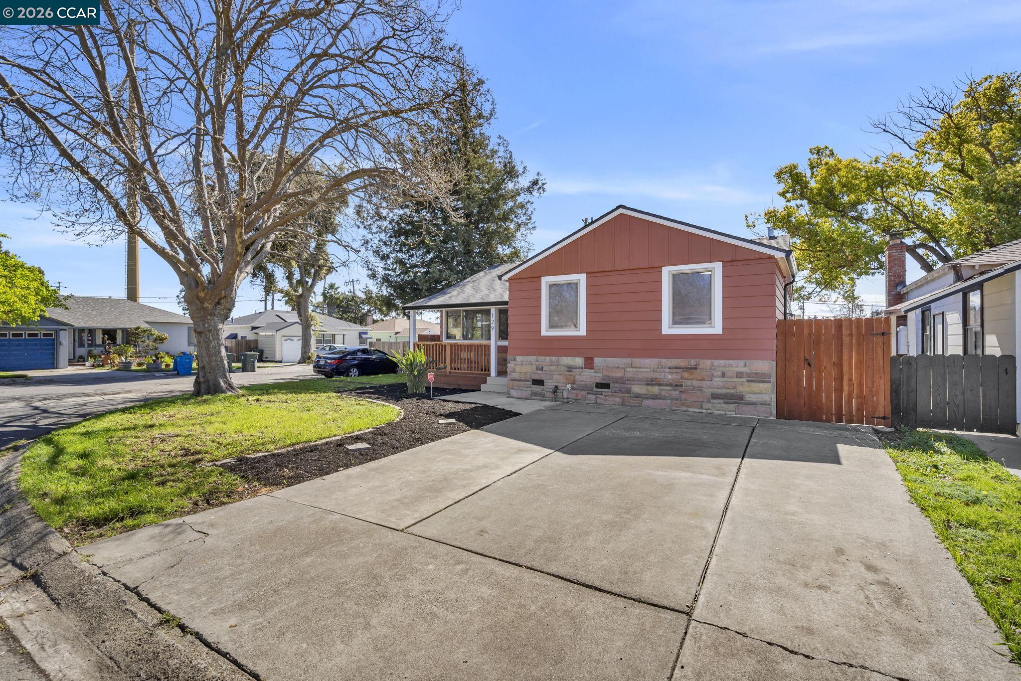 Detail Gallery Image 6 of 39 For 129 Revere St, Vallejo,  CA 94591 - 3 Beds | 1 Baths