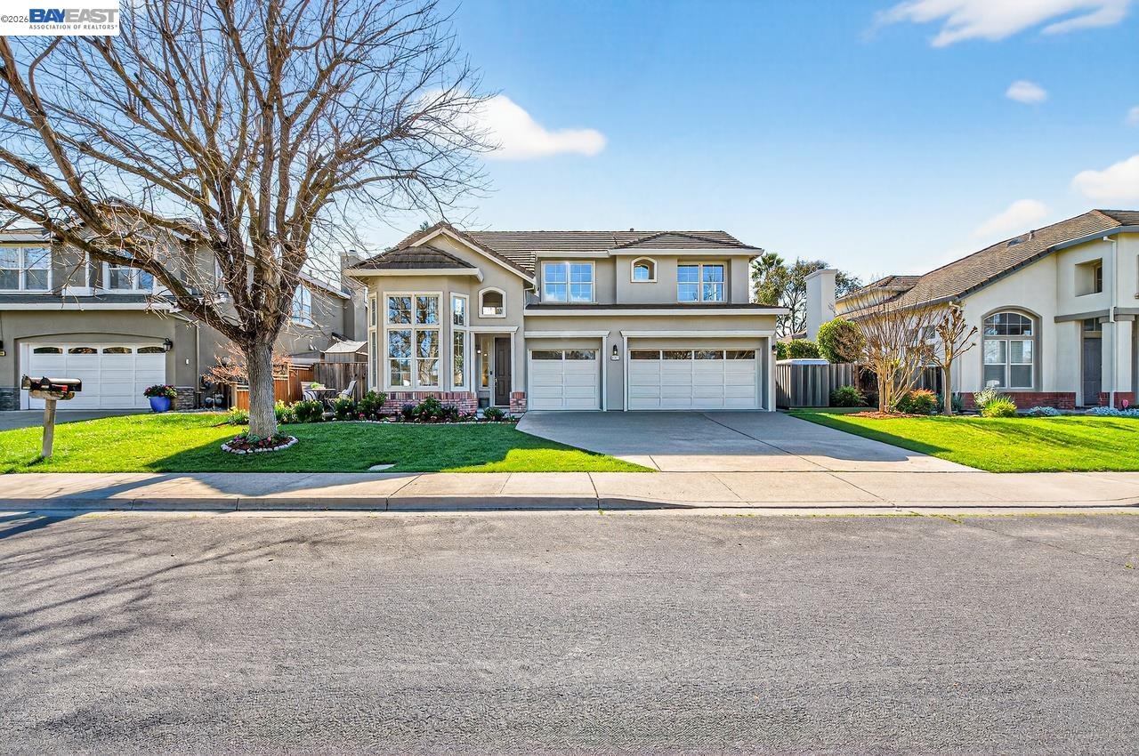 Detail Gallery Image 2 of 54 For 2027 Calle Ricardo, Pleasanton,  CA 94566 - 4 Beds | 3 Baths