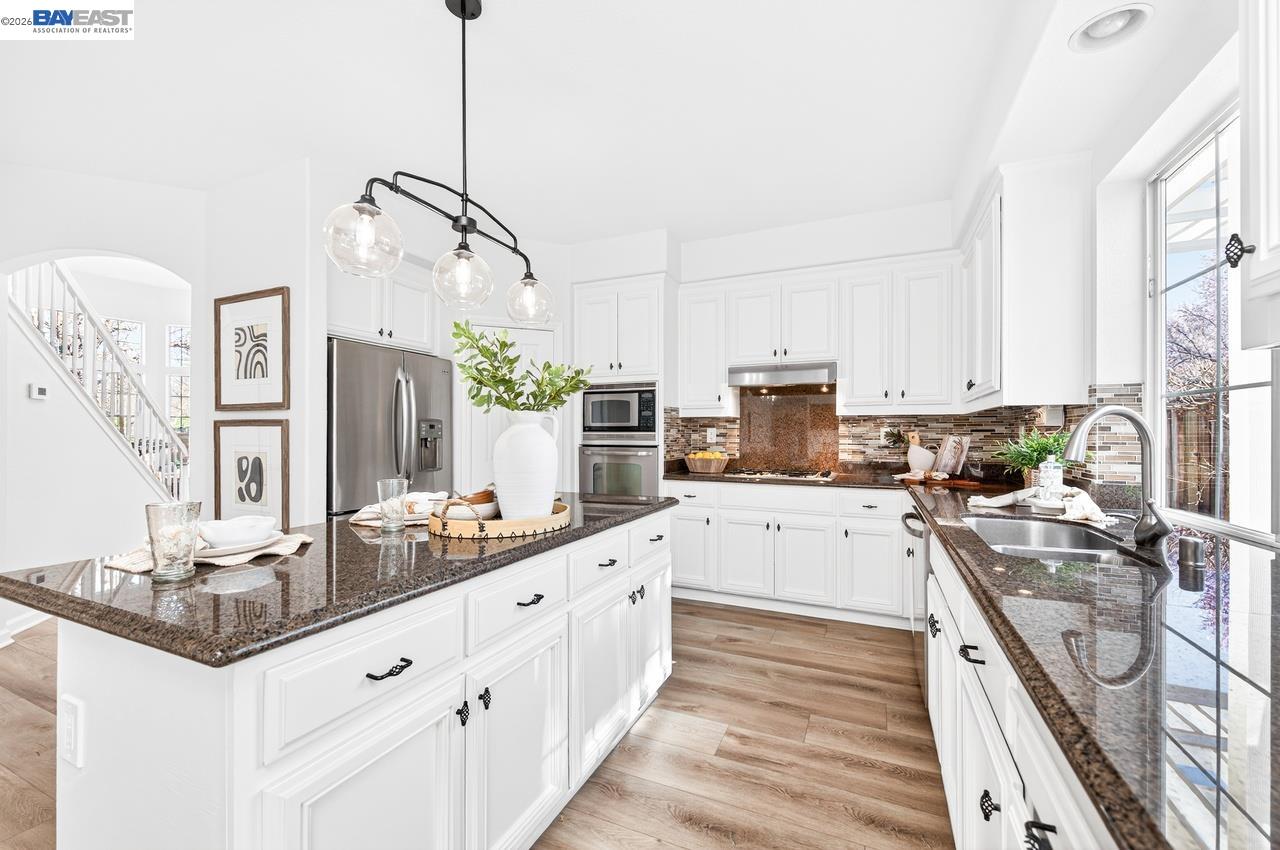 Detail Gallery Image 14 of 54 For 2027 Calle Ricardo, Pleasanton,  CA 94566 - 4 Beds | 3 Baths