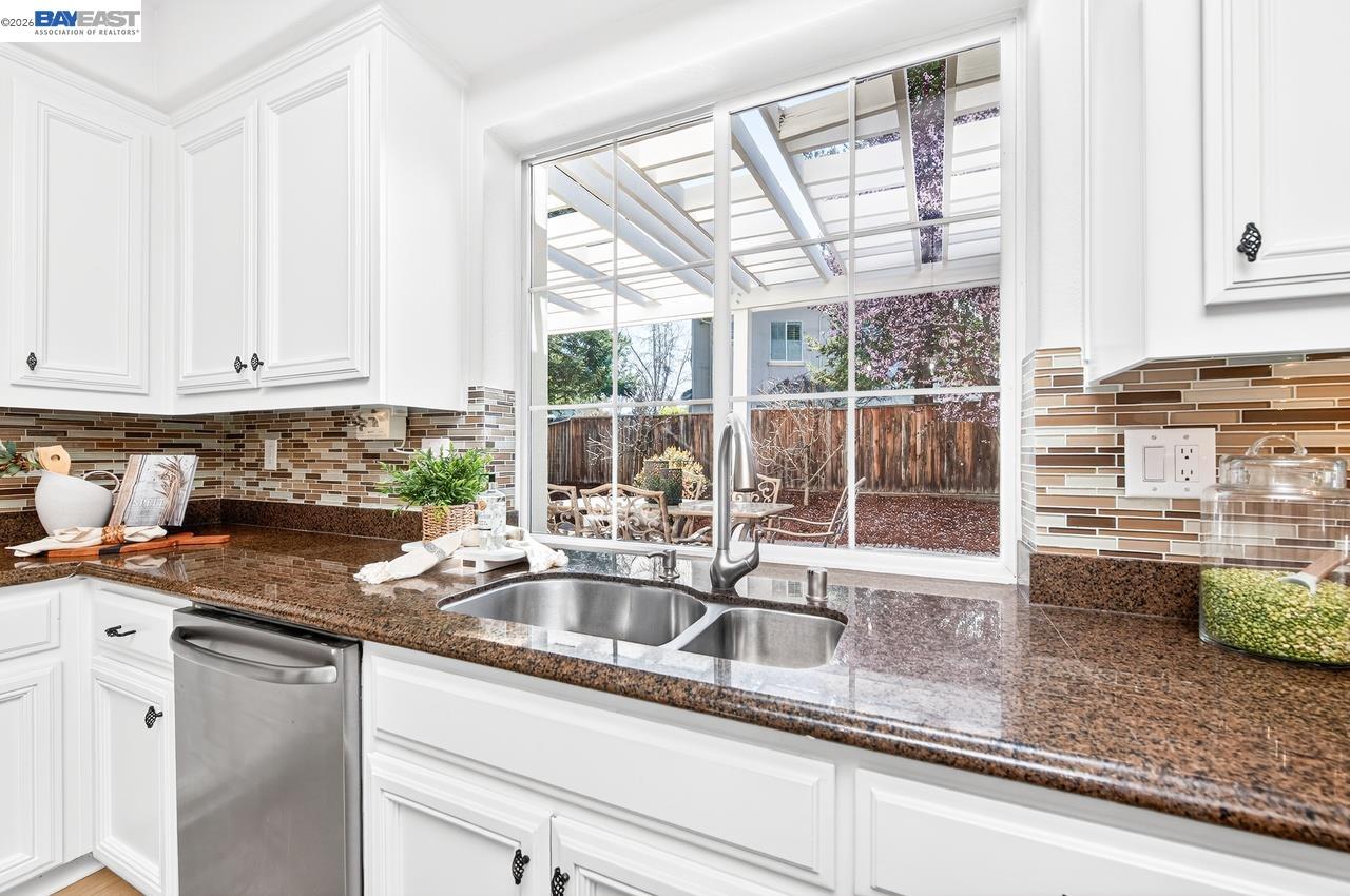 Detail Gallery Image 15 of 54 For 2027 Calle Ricardo, Pleasanton,  CA 94566 - 4 Beds | 3 Baths