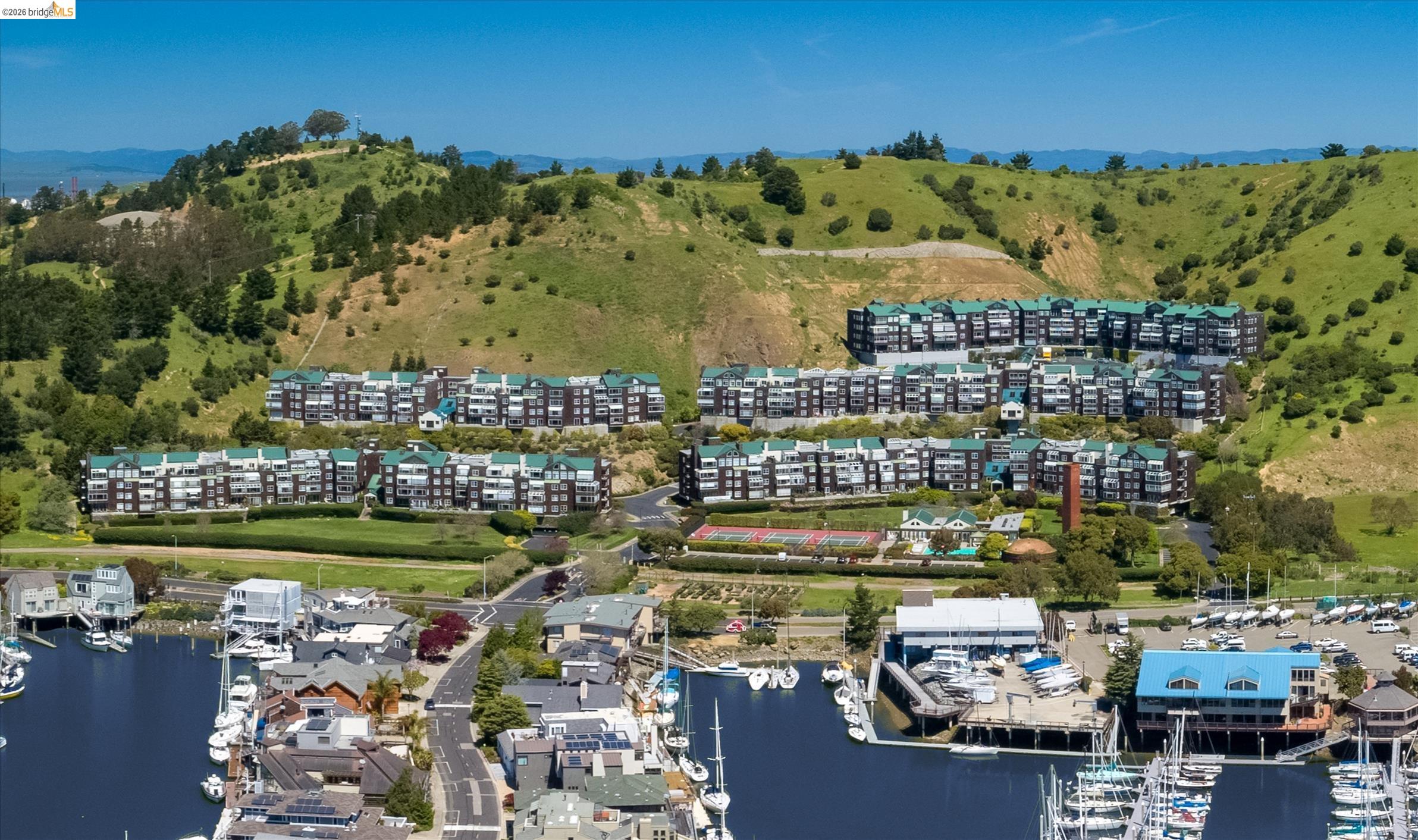 Detail Gallery Image 2 of 45 For 1200 Brickyard Way #412,  Richmond,  CA 94801 - 1 Beds | 1 Baths