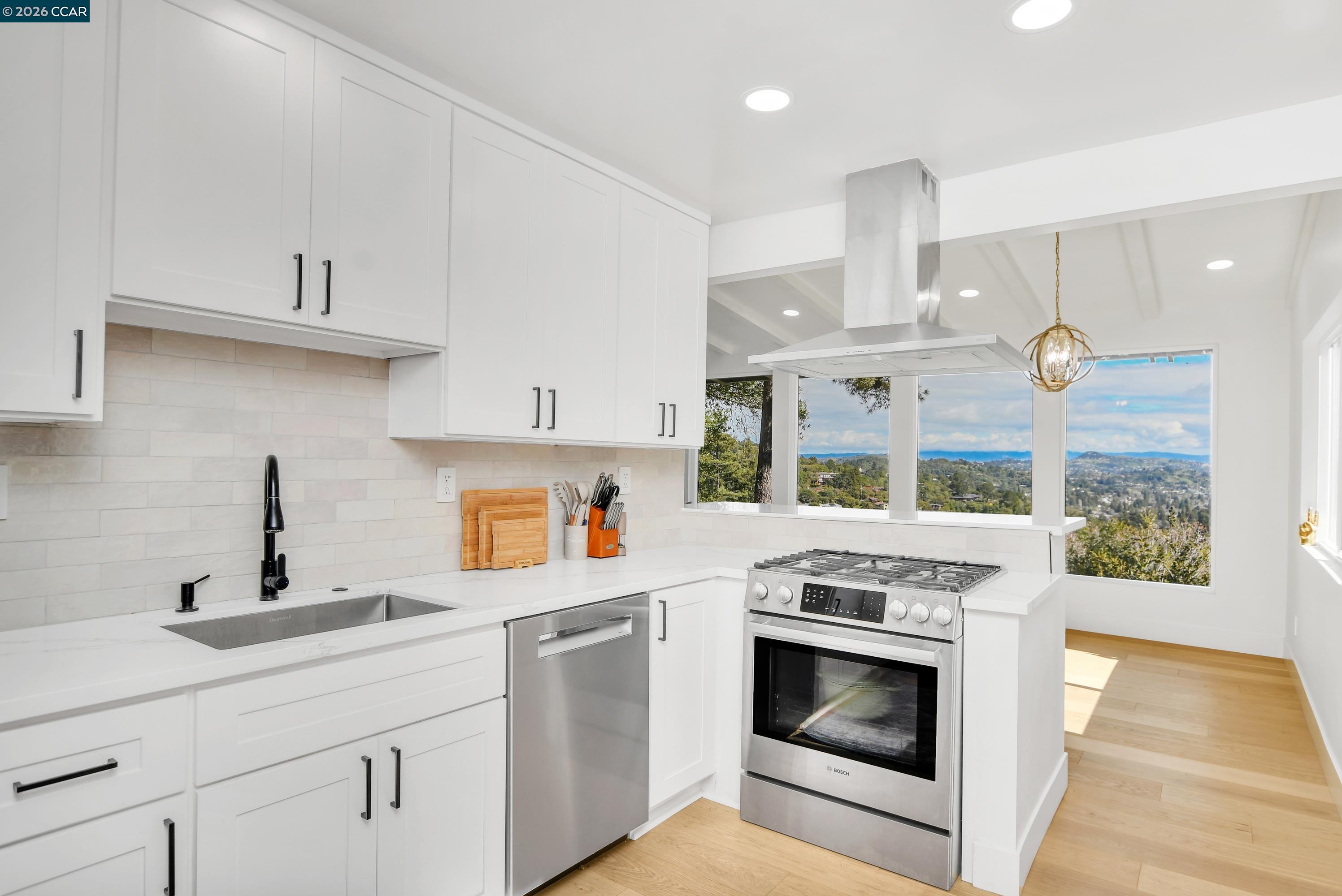 Detail Gallery Image 16 of 40 For 421 Rose Ave, Mill Valley,  CA 94941 - 3 Beds | 2 Baths